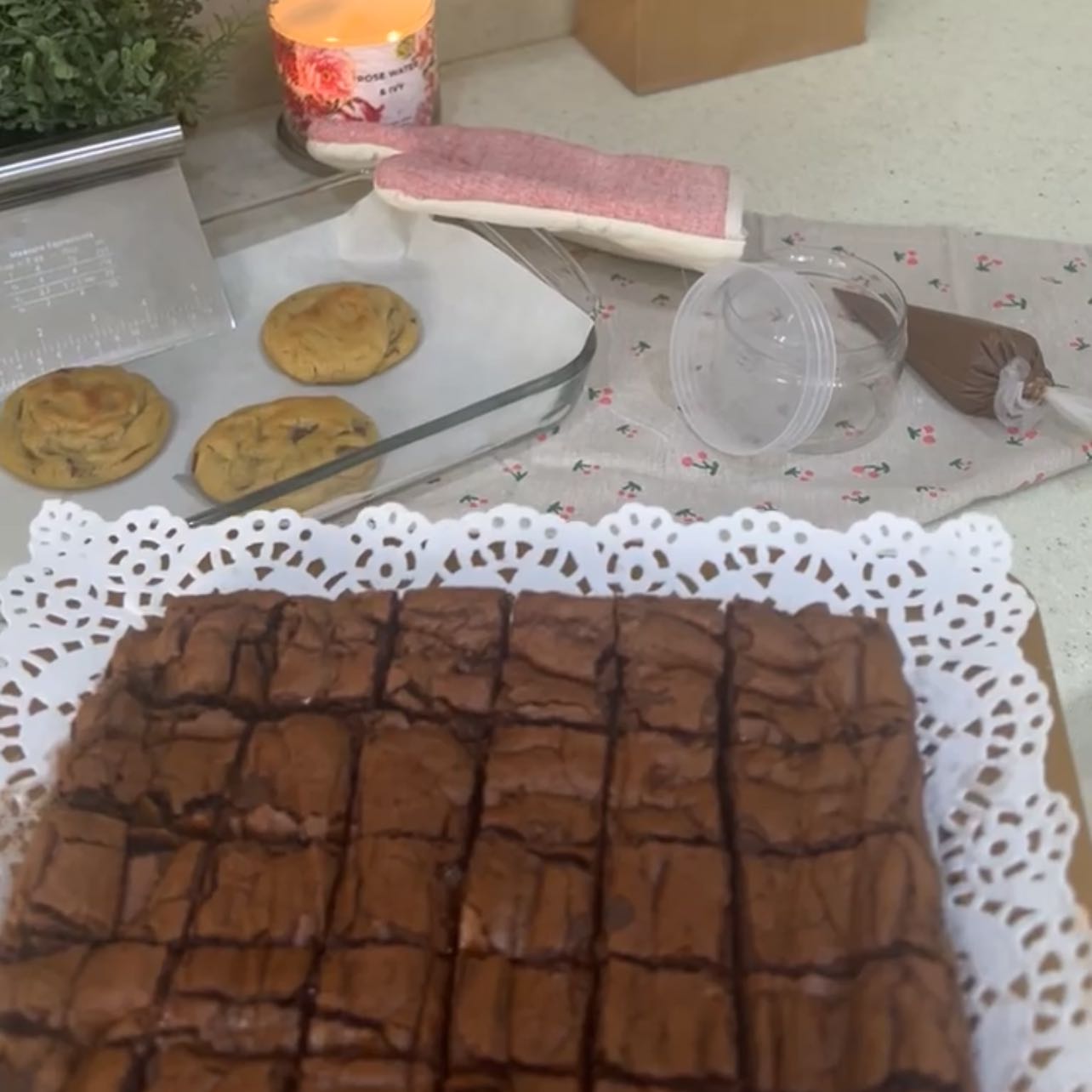 براونيز 
سعر الصينيه ٥٠ ريال