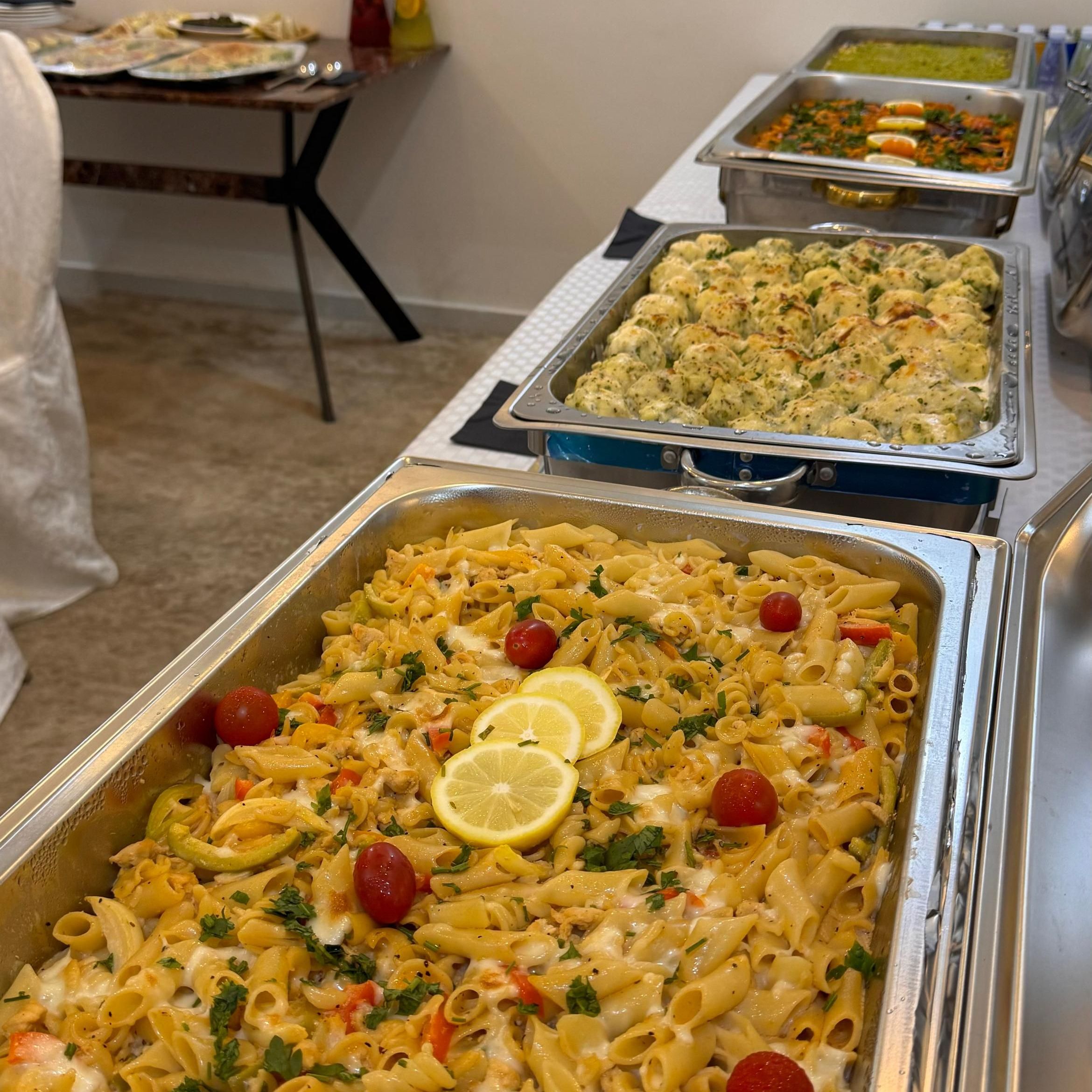 بوفيه حق ٥٠ شخص يشمل ٤ سخانات كبيره من اختيار العميل و٣ انواع سلطه و٣ انواع حلى ومشروبات.. نسعد بخدمتكم