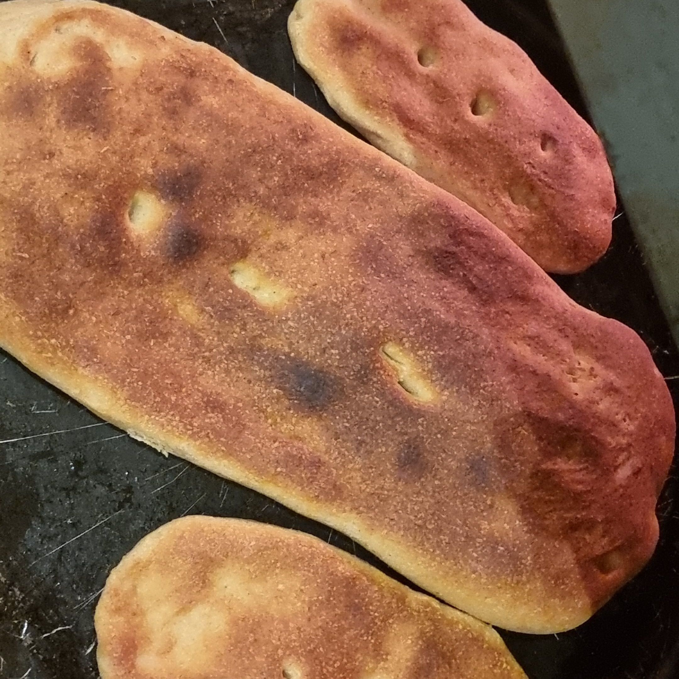 خبز جنوبي  الحبه الكبيره والمحبه الصغير مخبوز في الفرن