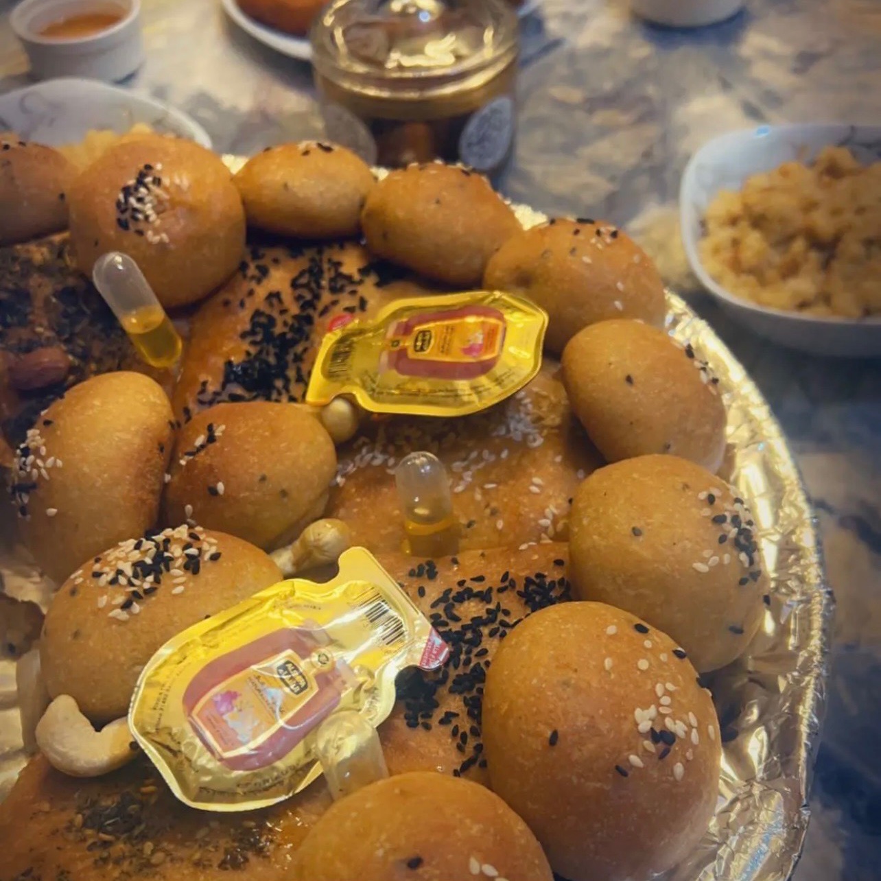 ميني مله فيه ساده 
 وفيه بحشوات مختلفه  جبن وتمر