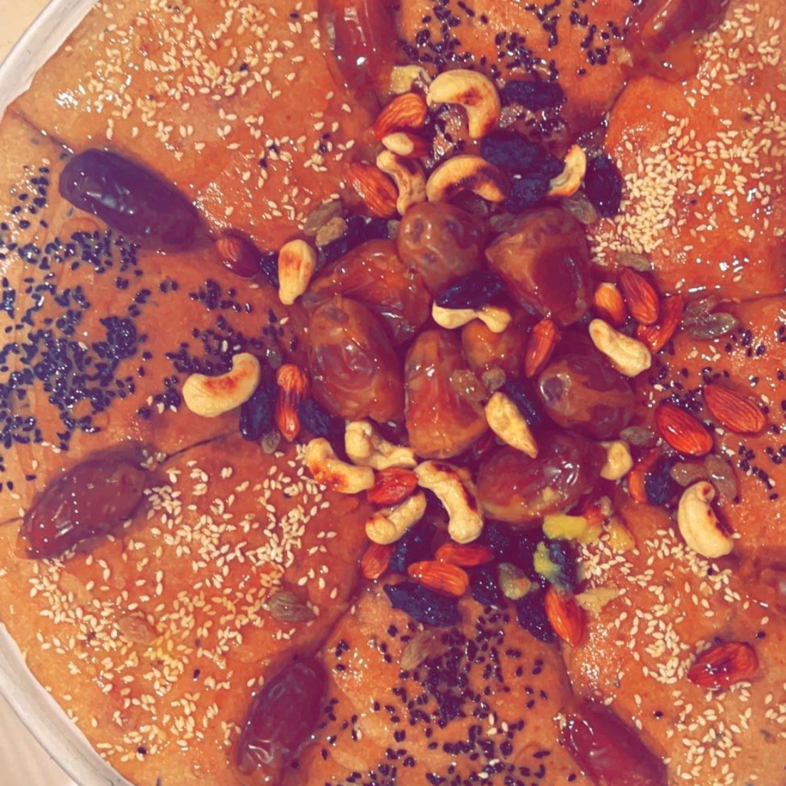 خبزه بالتمر والمكسرات