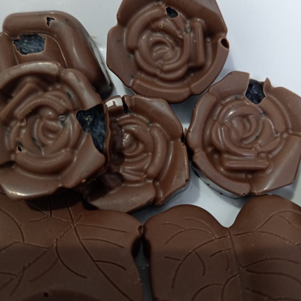 شكولاته محشوه بالزبيب الذ طعام بين يديك