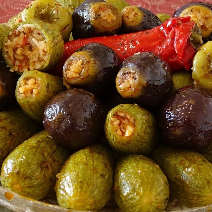 محشي قوسها وبيتجهان وفليفله
حشويه رز ميت بندوره وثوم وملح سبح بهرات بهرات سودها لحمه غنام نعميه ولحمه شقفه عل طلب. وحسب طلب عل اكيد