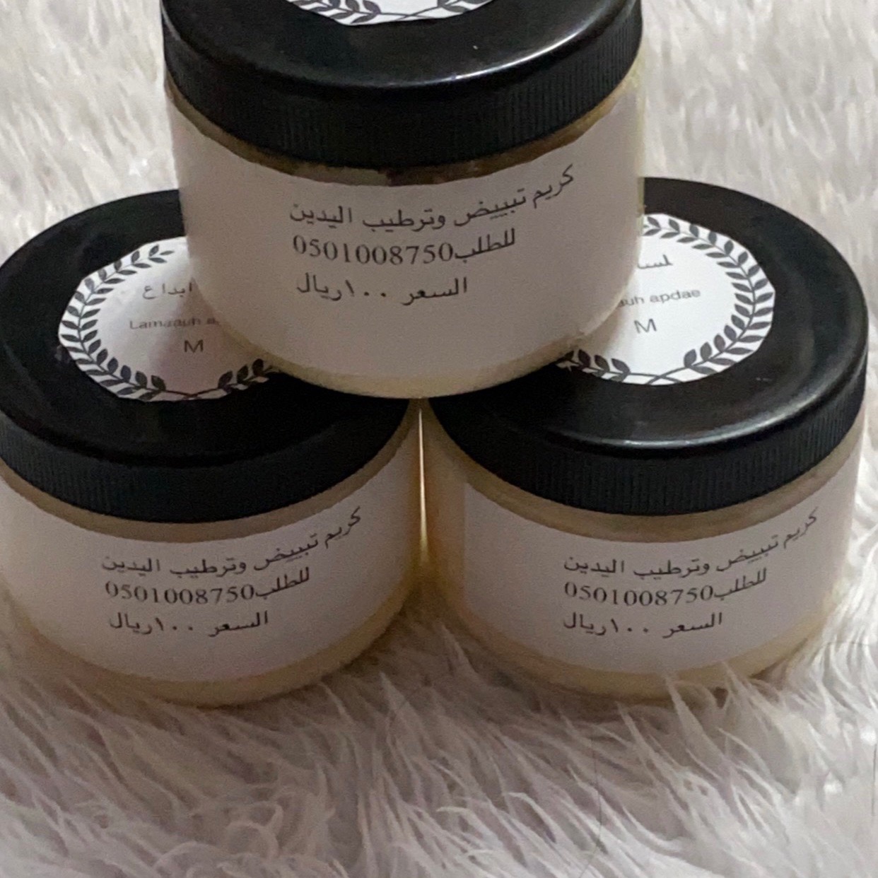 كريم خاص بتبييض اليدين حيث يعمل على تبييض وترطيب اليدين
طريقه الاستعمال يستعمل من ثلاث الى اربع مرات يوميا