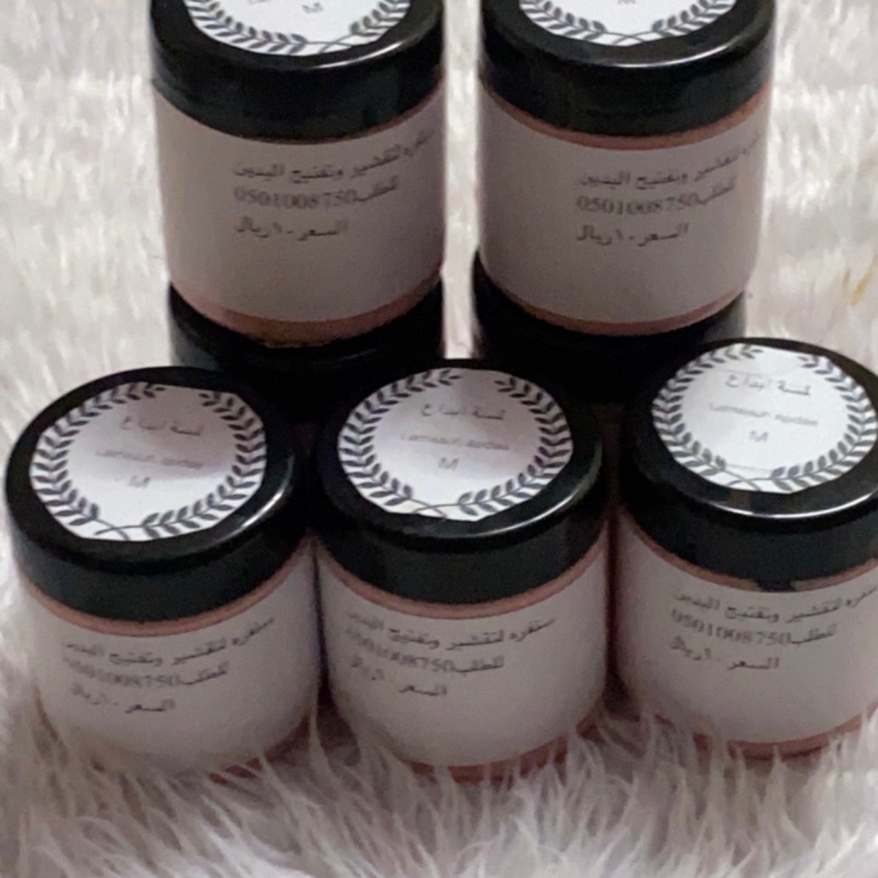 مقشر لتقشير اليدين يستعمل مع كريم اليدين 
طريقه الاستخدام يستخدم مره واحده في الاسبوع