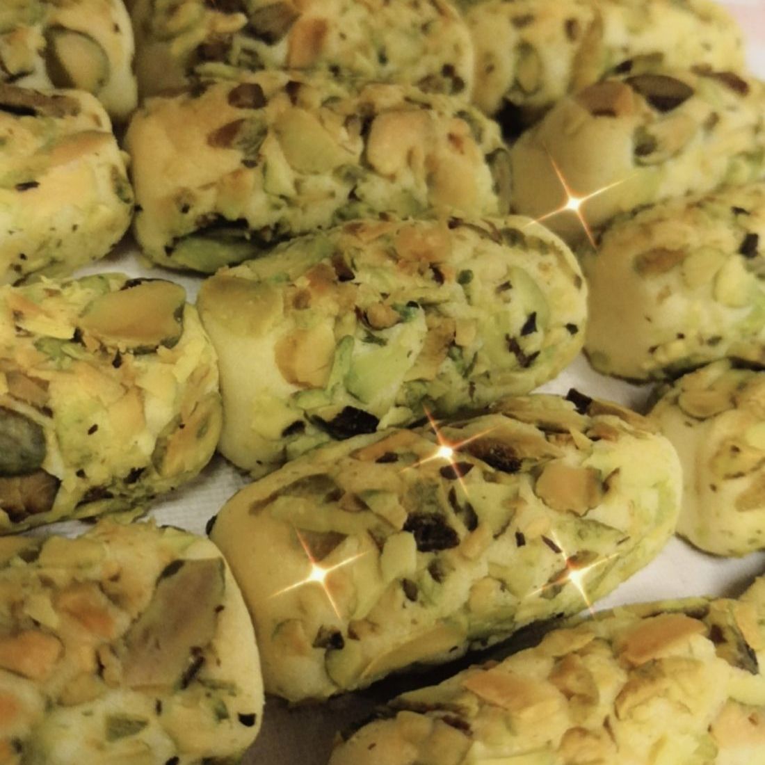 معمول تمر مبروم بالفستق