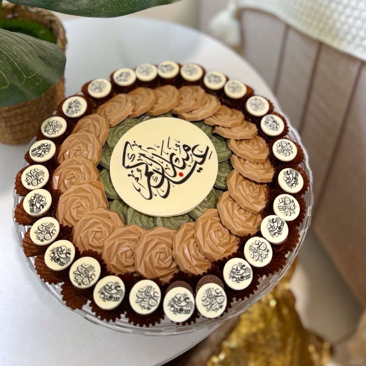 على حسب طلبك بحشوات مختلفة ومكسرات