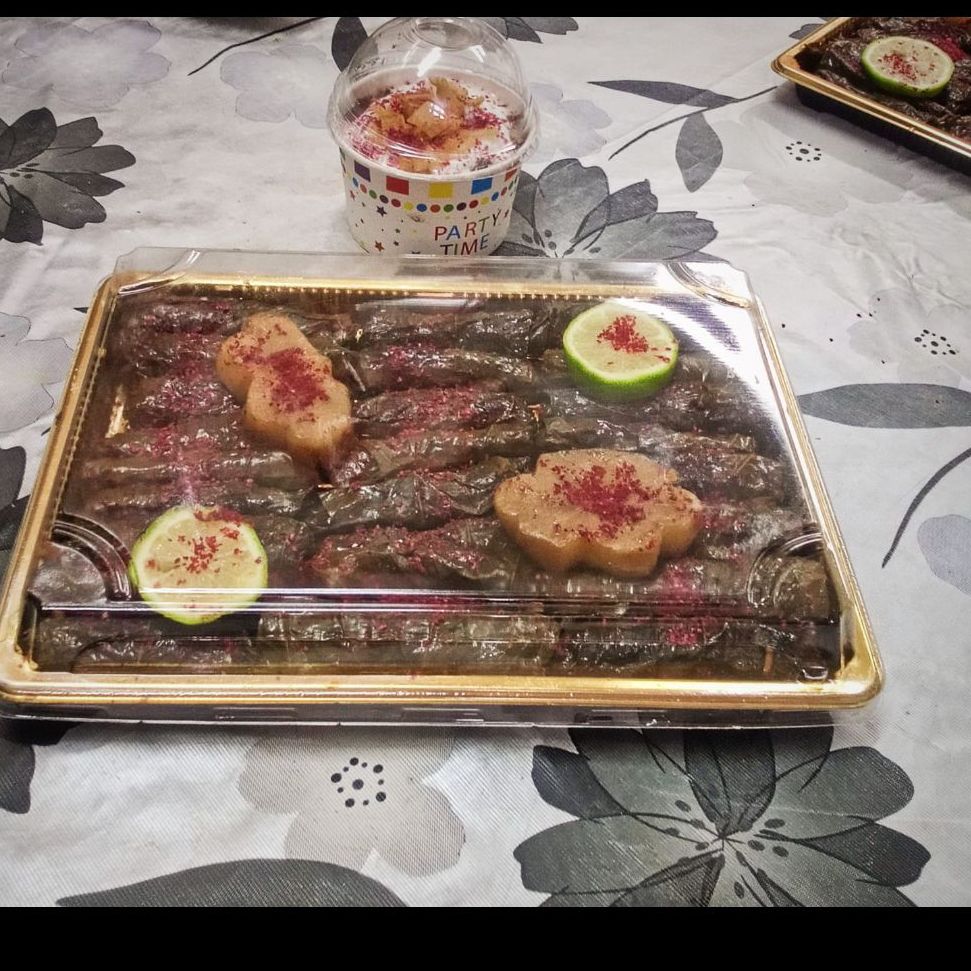 صحن ورق عنب كبير  مع صحن فتة ورق عنب صغير