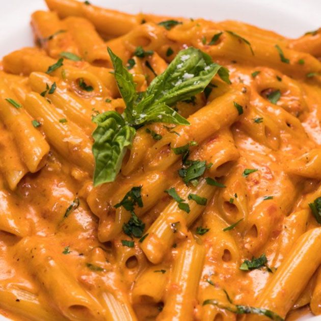 باستا ب التونه 
فيها كشنه
جبن كريمه