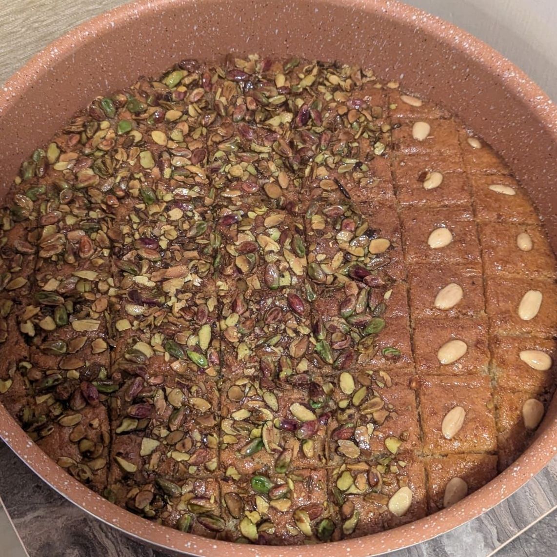 هريسة سورية ( بسبوسة بالمكسرات )