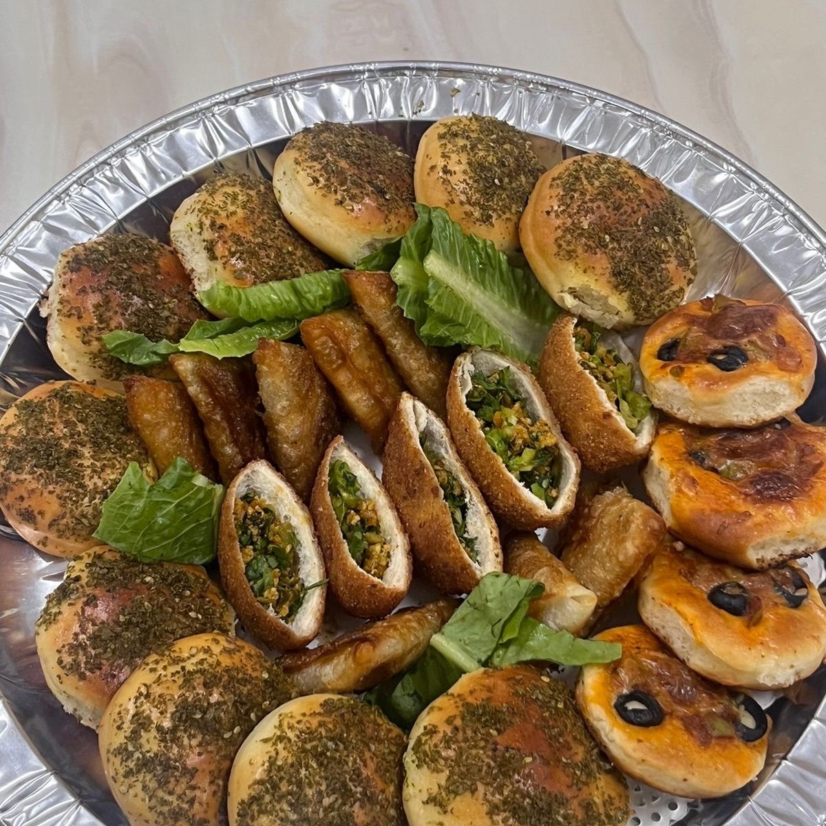 صحن  مشكل فطائر كبير صنع بكل حب 🪴