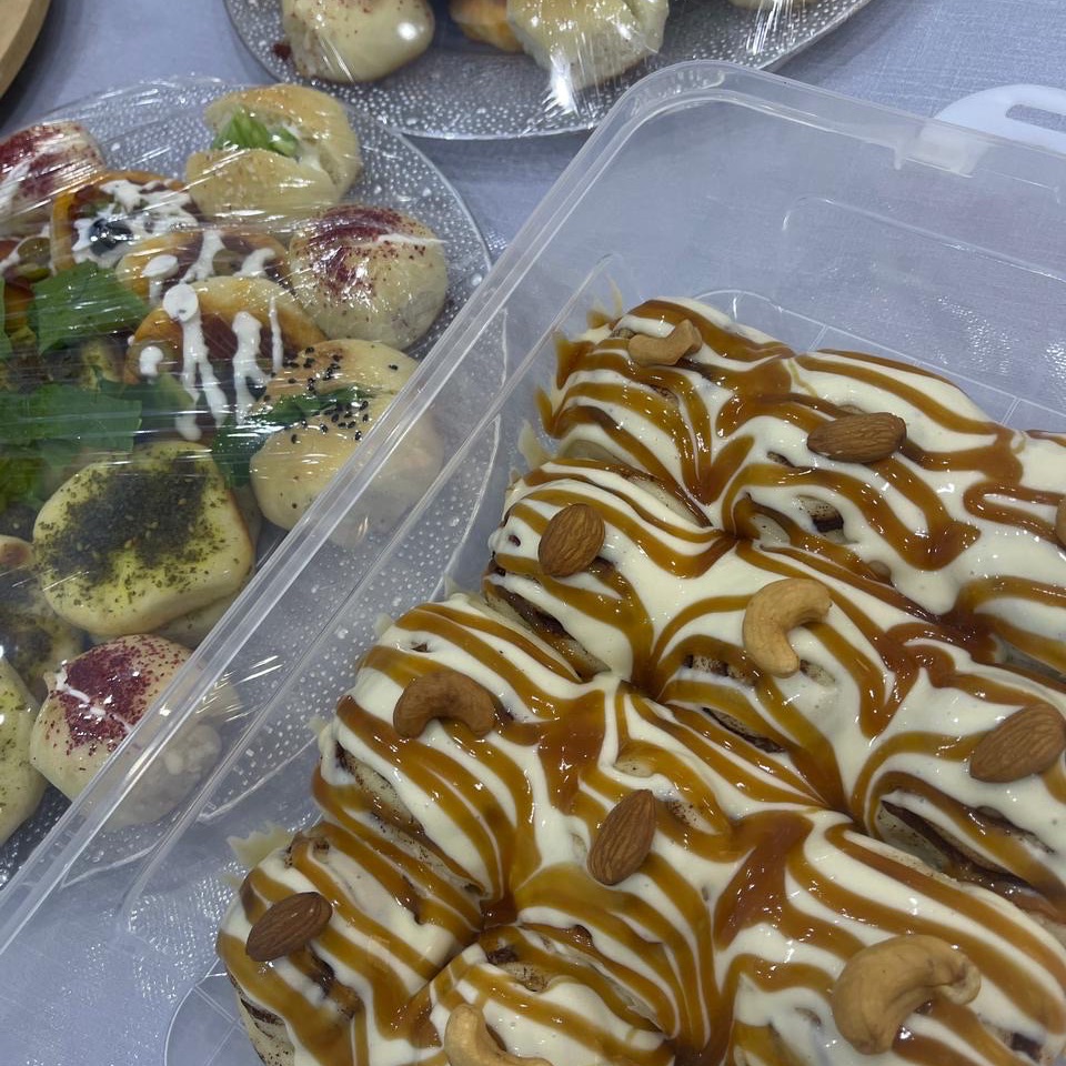 سينابون طري بالصوص الابيض وصوص التوفي اللذيذ