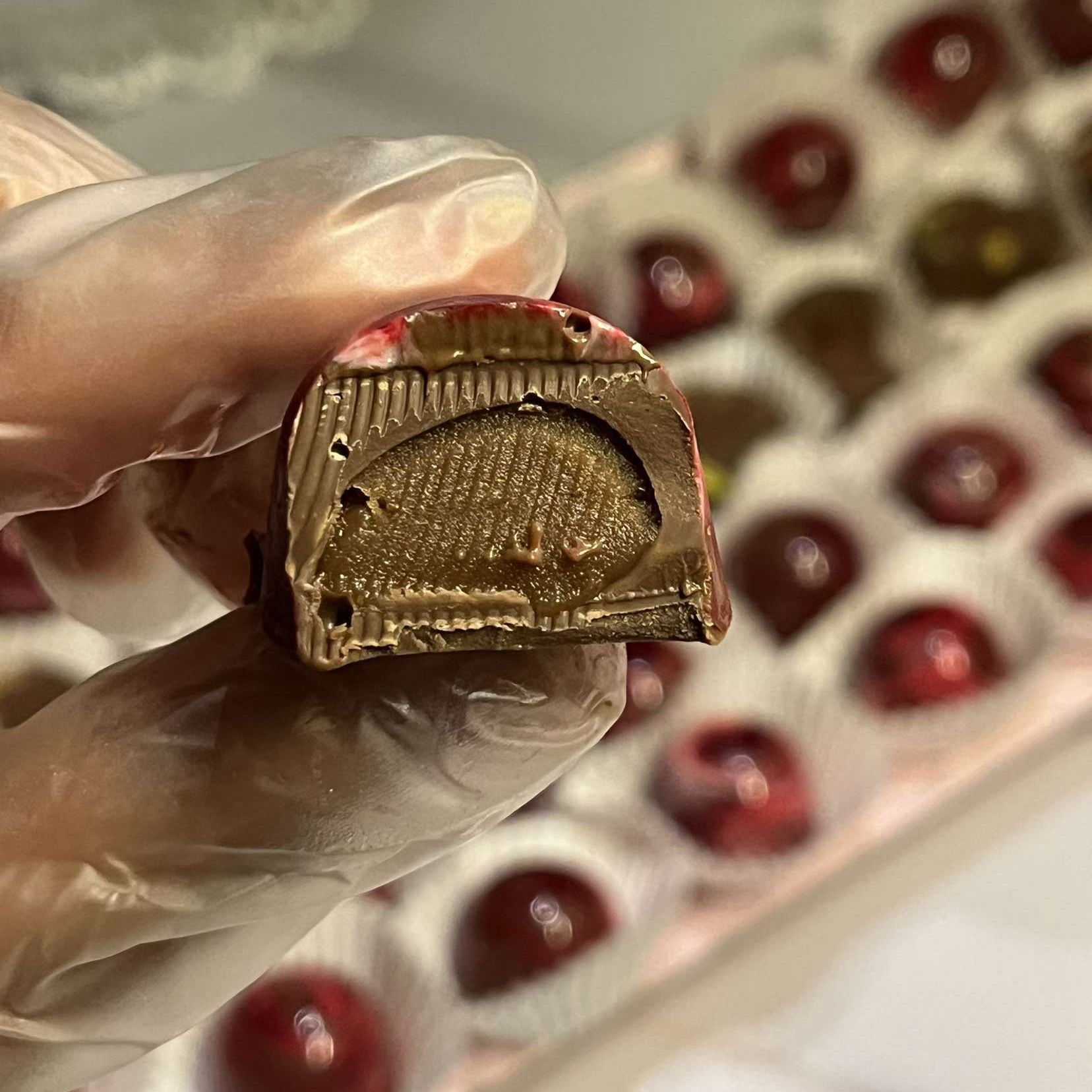 شكولاته بلجيكيه بحشوه البندق