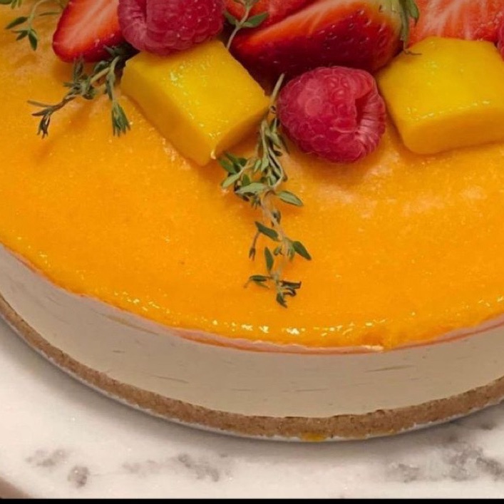 تشيز كيك المانجو من اكثر الطلبات عندنا بالصيف شي رائع ويواجهه ضيوفك🤩