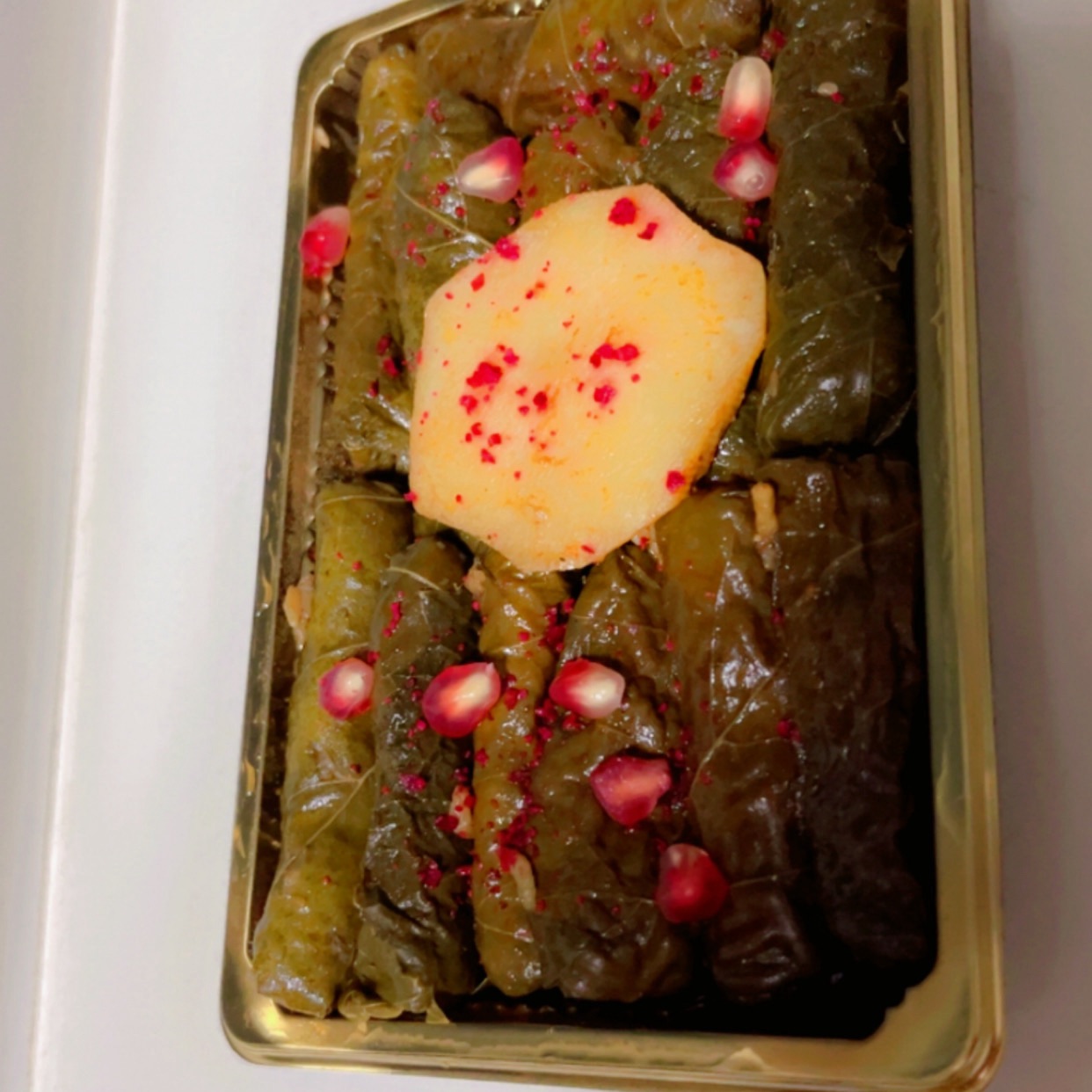 ورق عنب بدبس الرمان واليمون