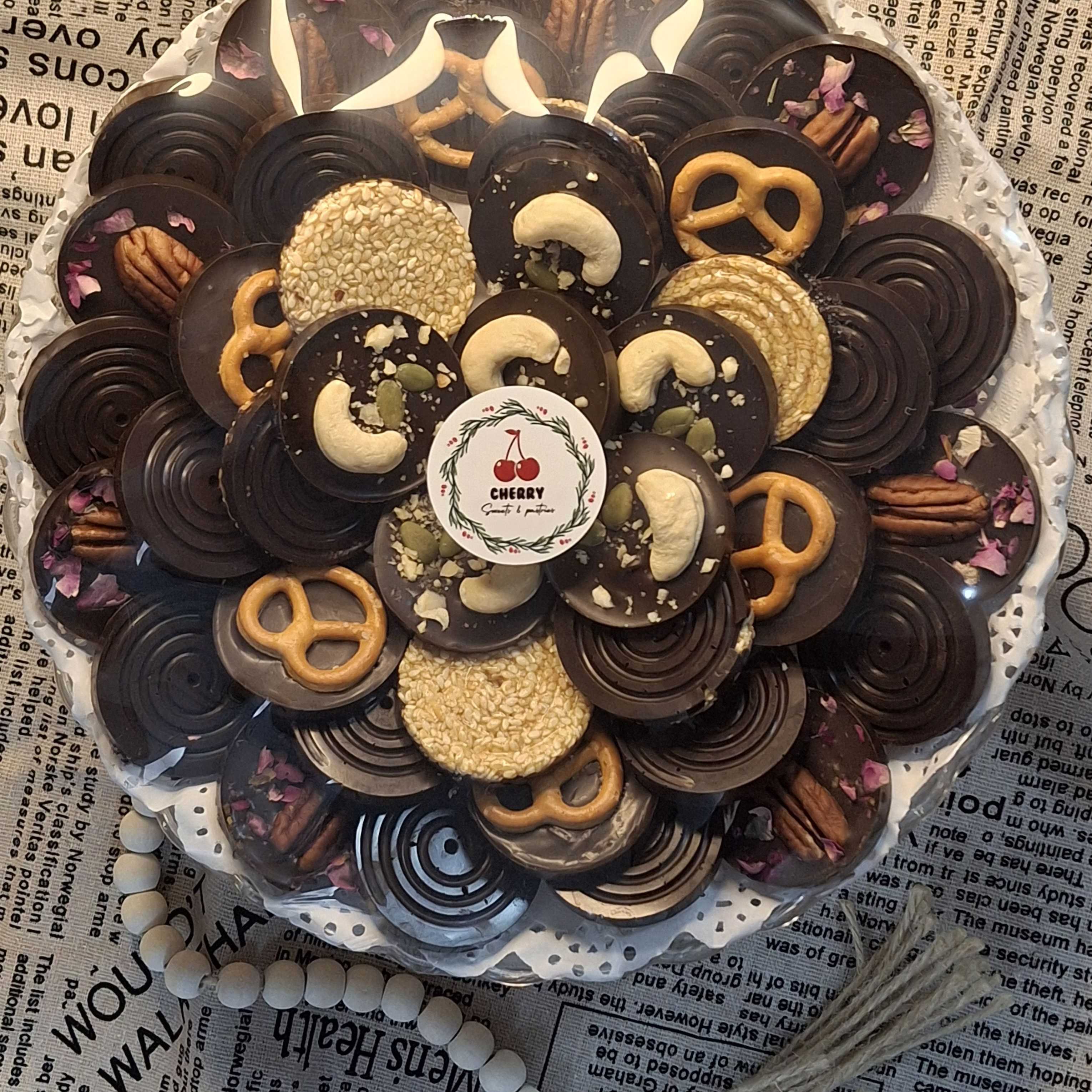 ٤٠ قطعه دارك شوكليت اللذيذه مكس مكسرات