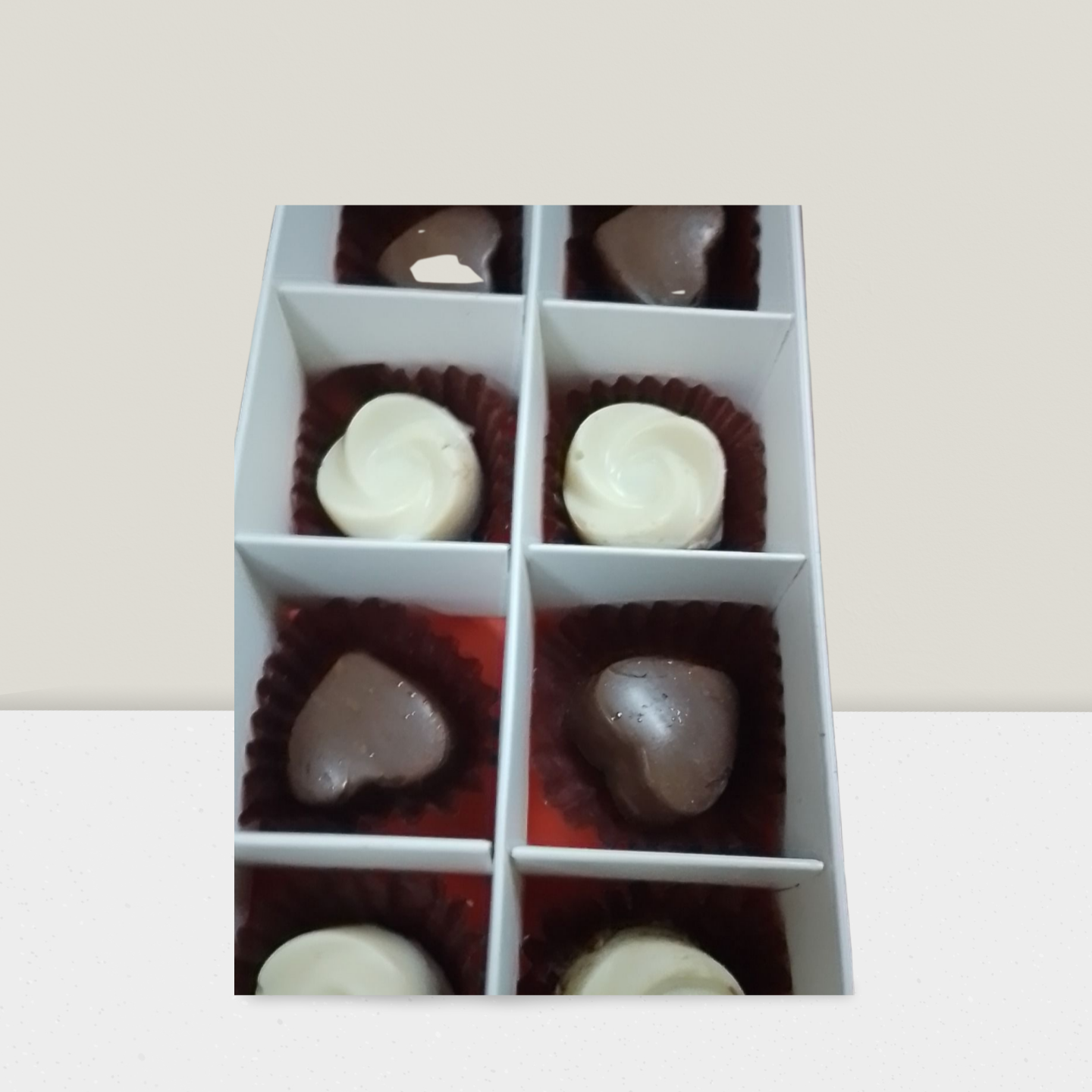 شوكولاته بيضاء ودارك الطعم سعاده