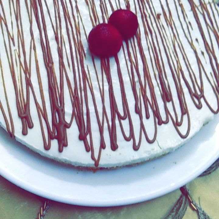 تشيز كيك وسط التزىن شوكليت فواكه منجا فراوله  توت