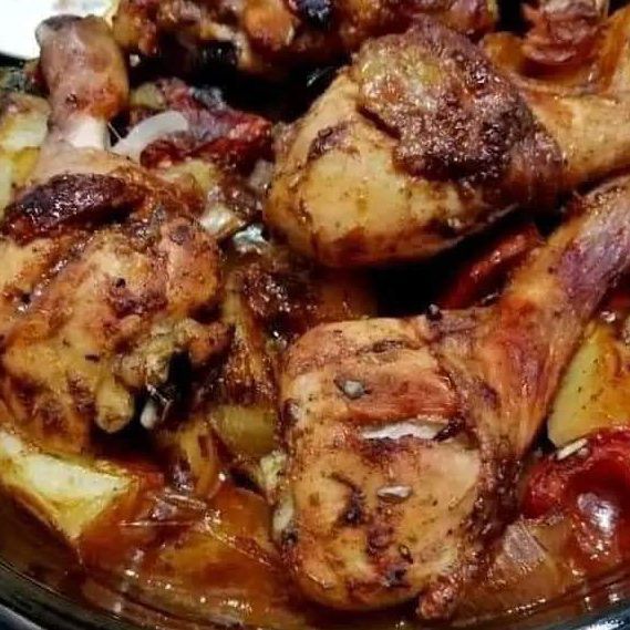 فراخ في الفرن البطاطس تكفي ثلاث افراد