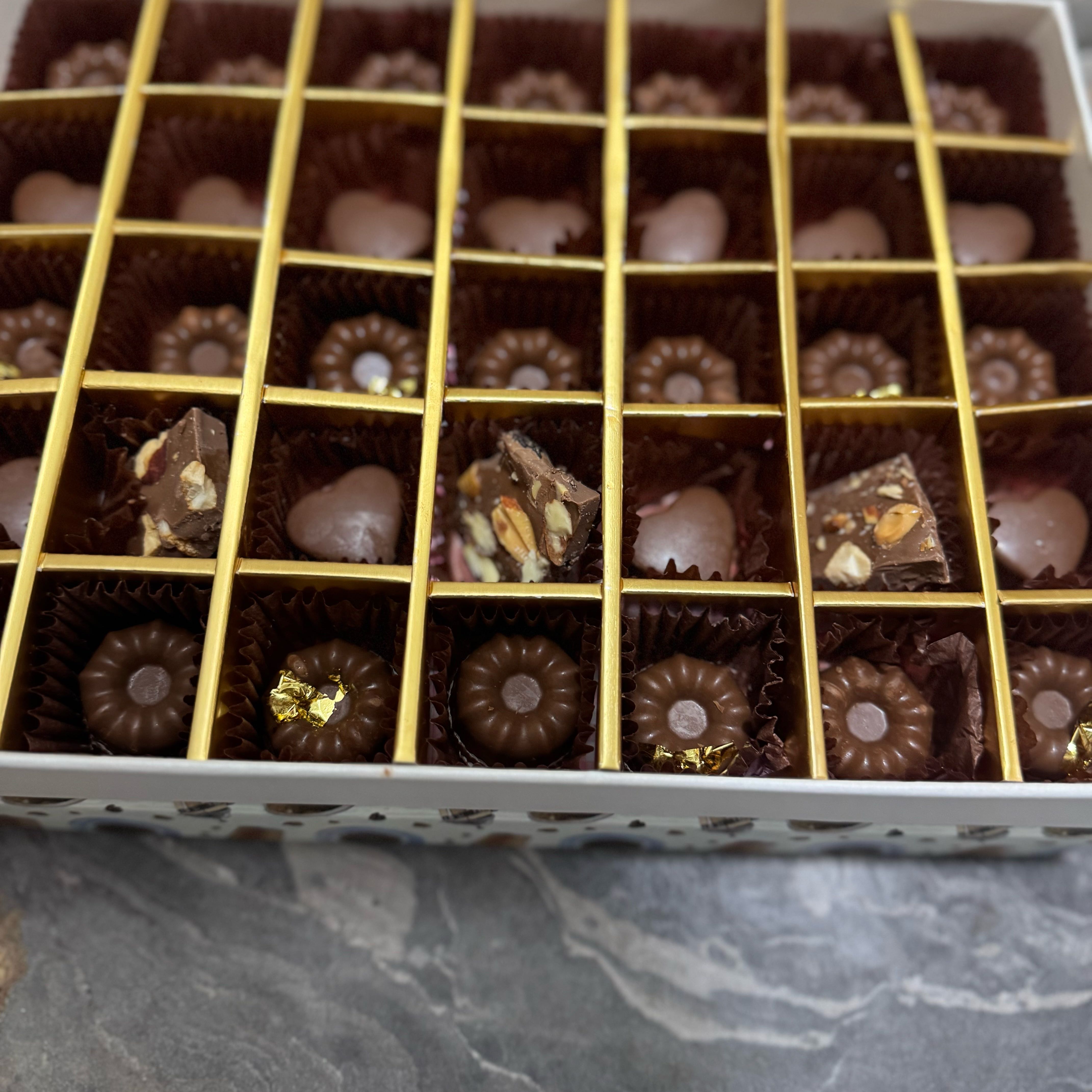 شوكلاته بلجيكي البوكس الوسط ب٦٥ريال