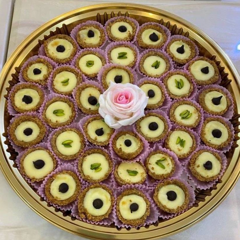 حلى توزيعات ميني تشيز كيك
بنكهات  مختلفه واشكال منوعه
منها بصحن ومنها ببكسات