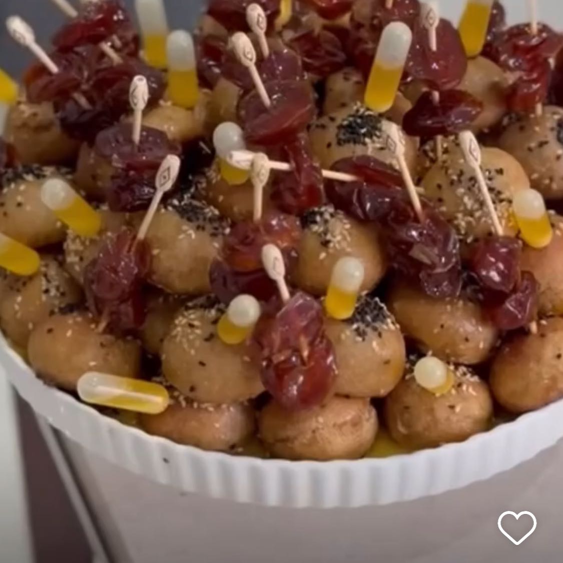 ميني قرص محشيه جبن ومرشوشه عسل وسمن وتمر