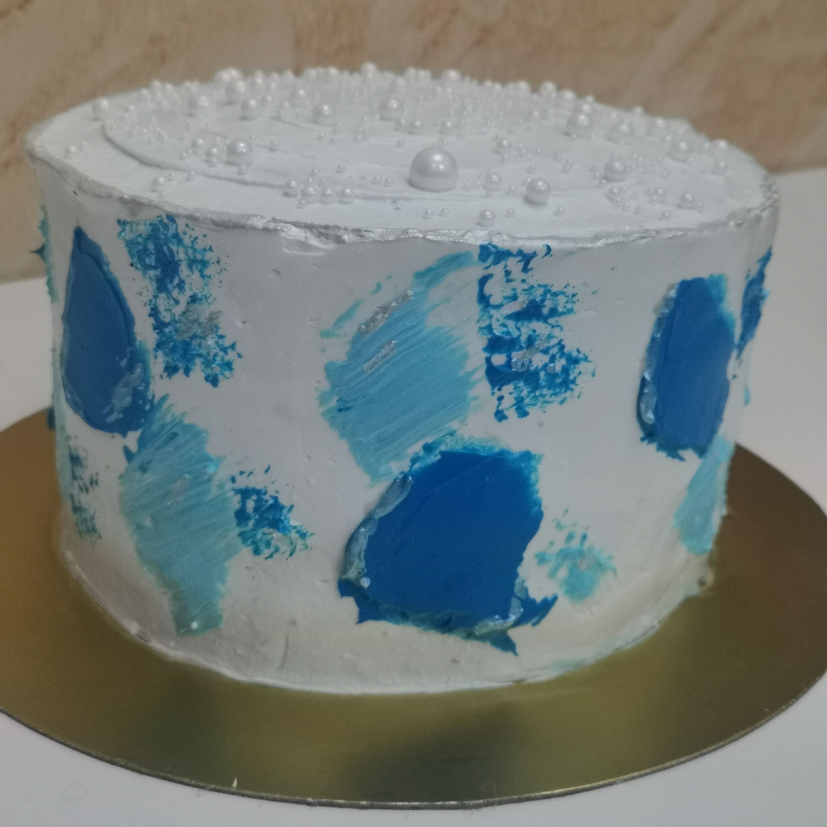 المقاس ٨ انش ٤ طبقات كيك مع حشو السعر على حسب الشغل والحشو