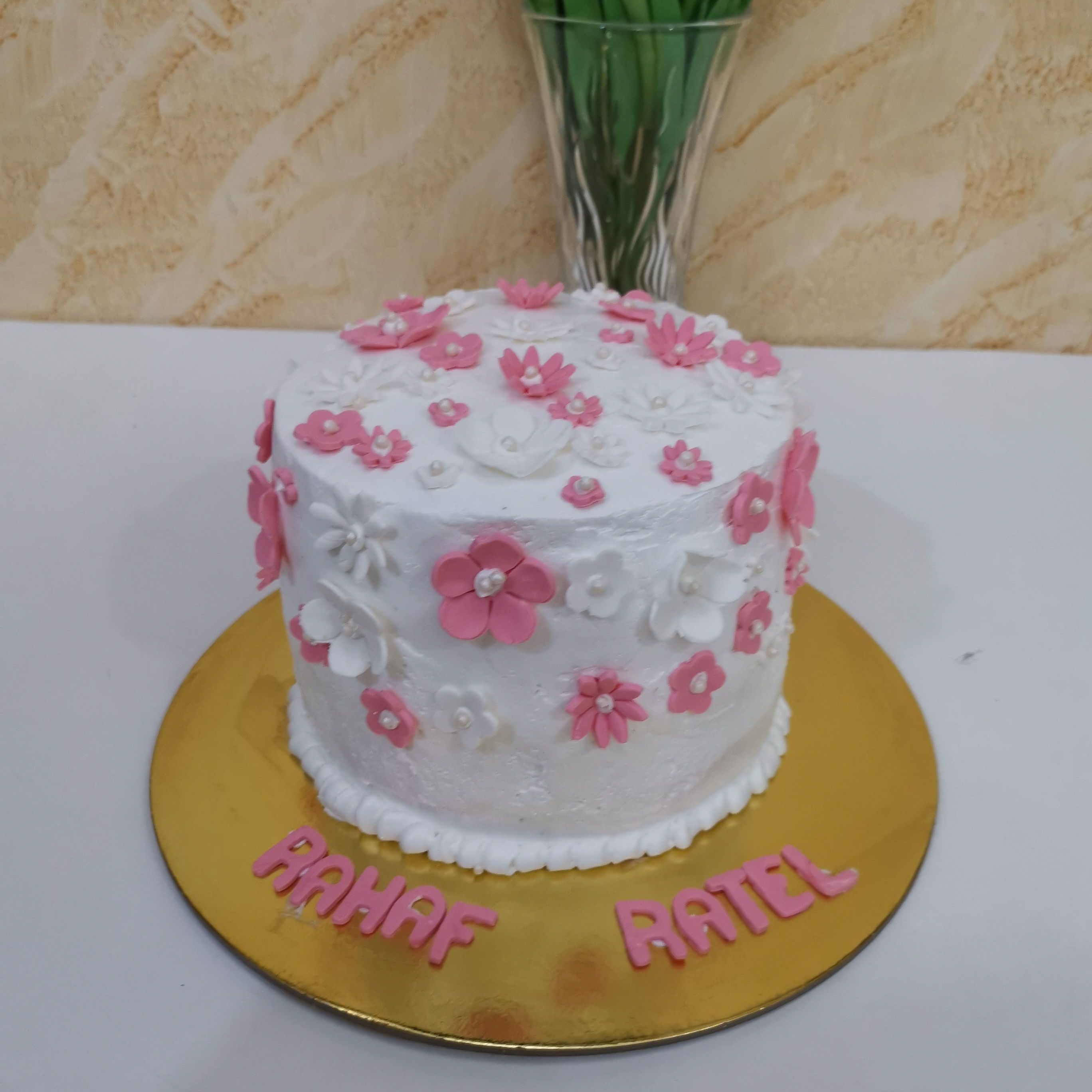 ترته ٧انش ٤ طبقات كيك مع حشو السعر على حسب الارتفاع والحشو