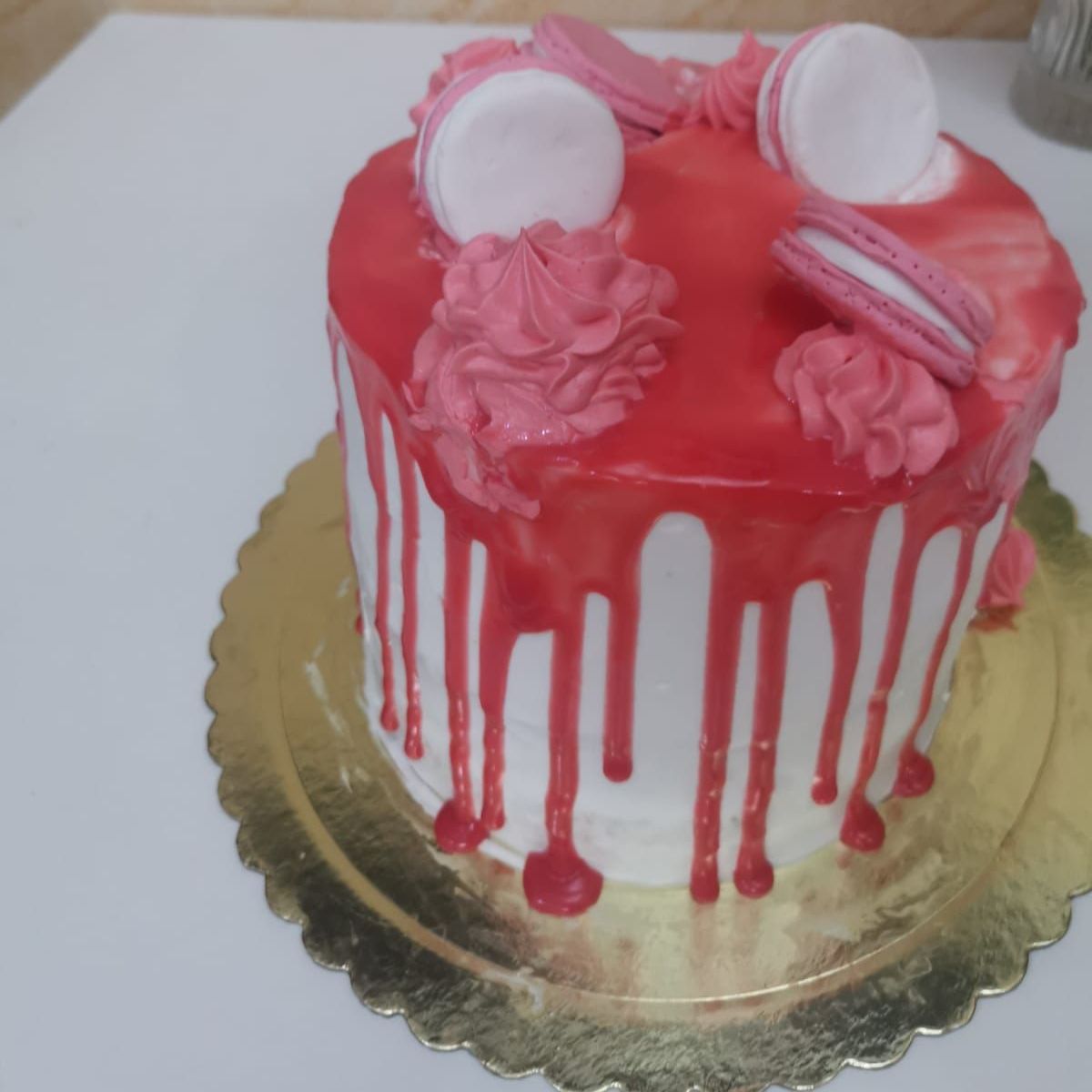 ترته ٧انش ٤ طبقات كيك مع حشو السعر على حسب الارتفاع والحشو والحجز قبل بيومين وممكن الشكل على حسب الطلب