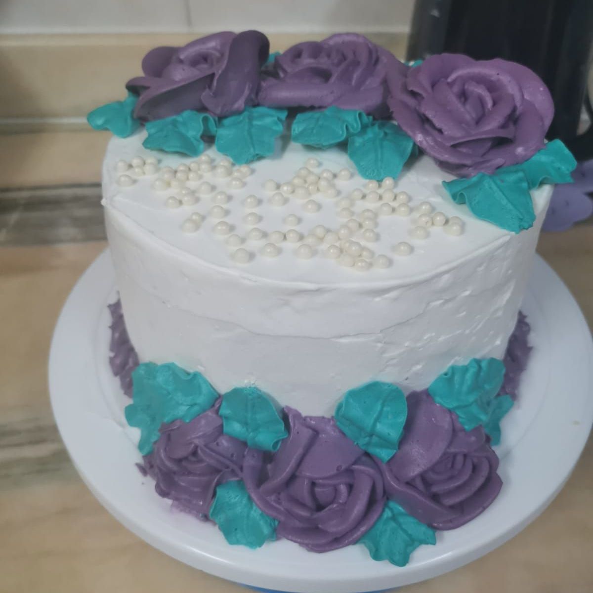 ترته ٧انش ٤ طبقات كيك مع حشو السعر على حسب الارتفاع والحشو والحجز قبل بيومين وممكن الشكل على حسب الطلب