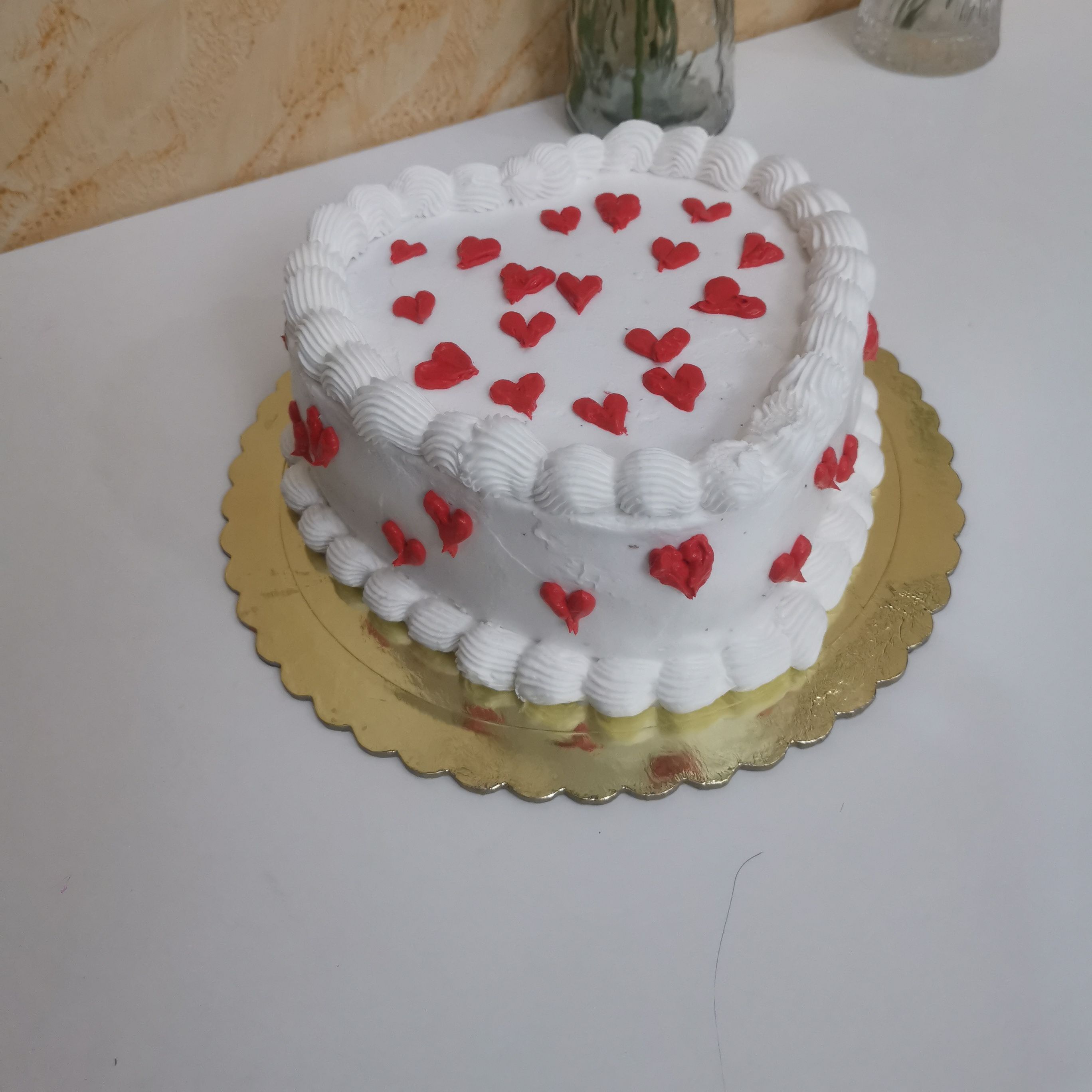 ترته ٧انش ٤ طبقات كيك مع حشو السعر على حسب الارتفاع والحشو والحجز قبل بيومين وممكن الشكل على حسب الطلب