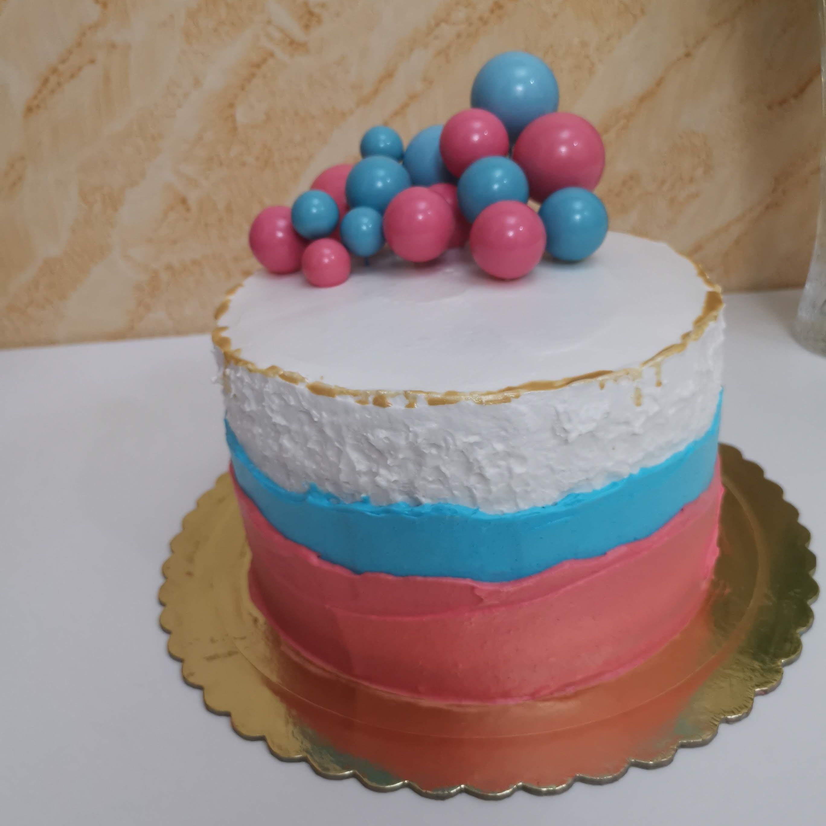 ترته ٧انش ٤ طبقات كيك مع حشو السعر على حسب الارتفاع والحشو والحجز قبل بيومين وممكن الشكل على حسب الطلب