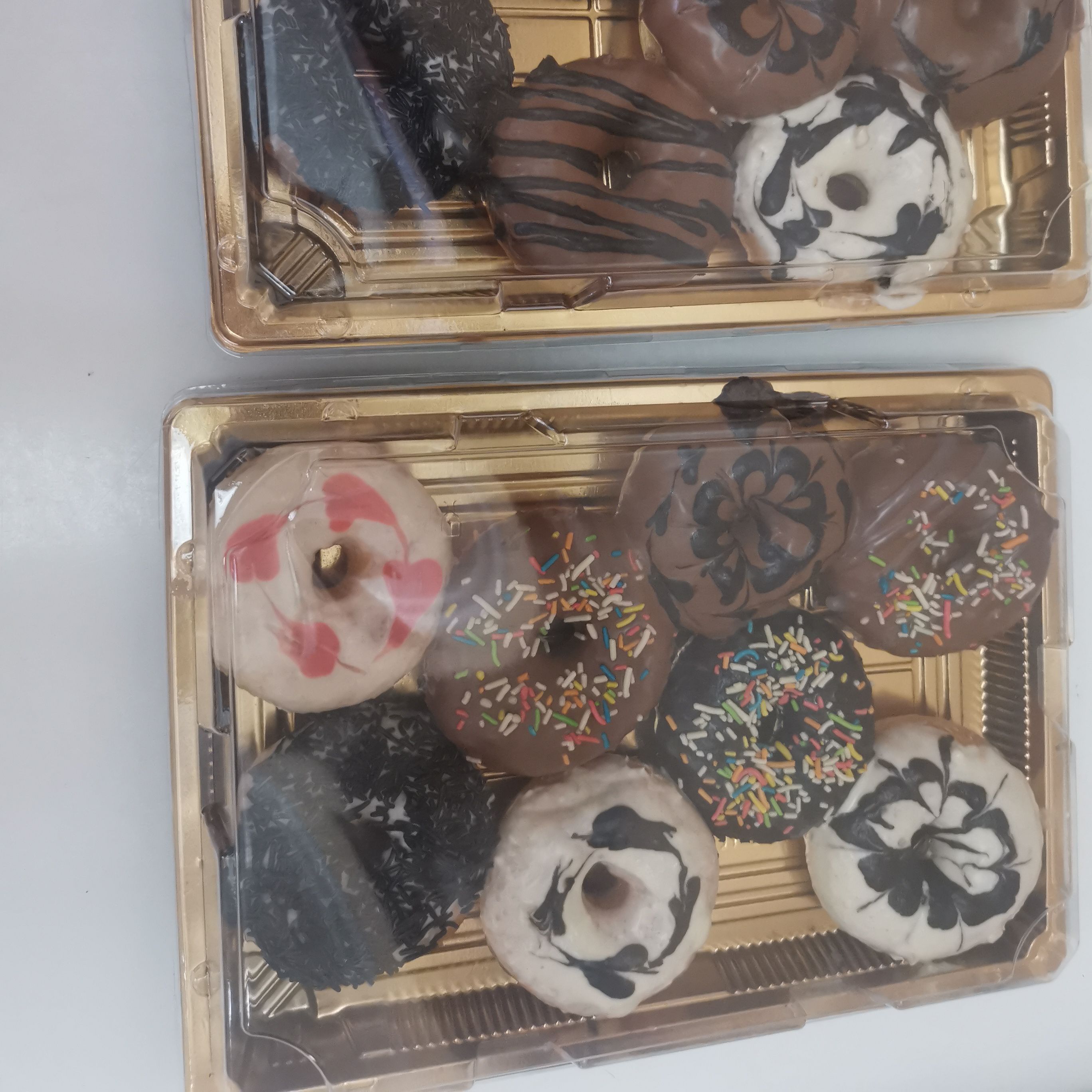 دونت هش ولذيذ أفضل من دانكن الطلب قبل بيوم قل عدد ٨ حبات حجم وسط