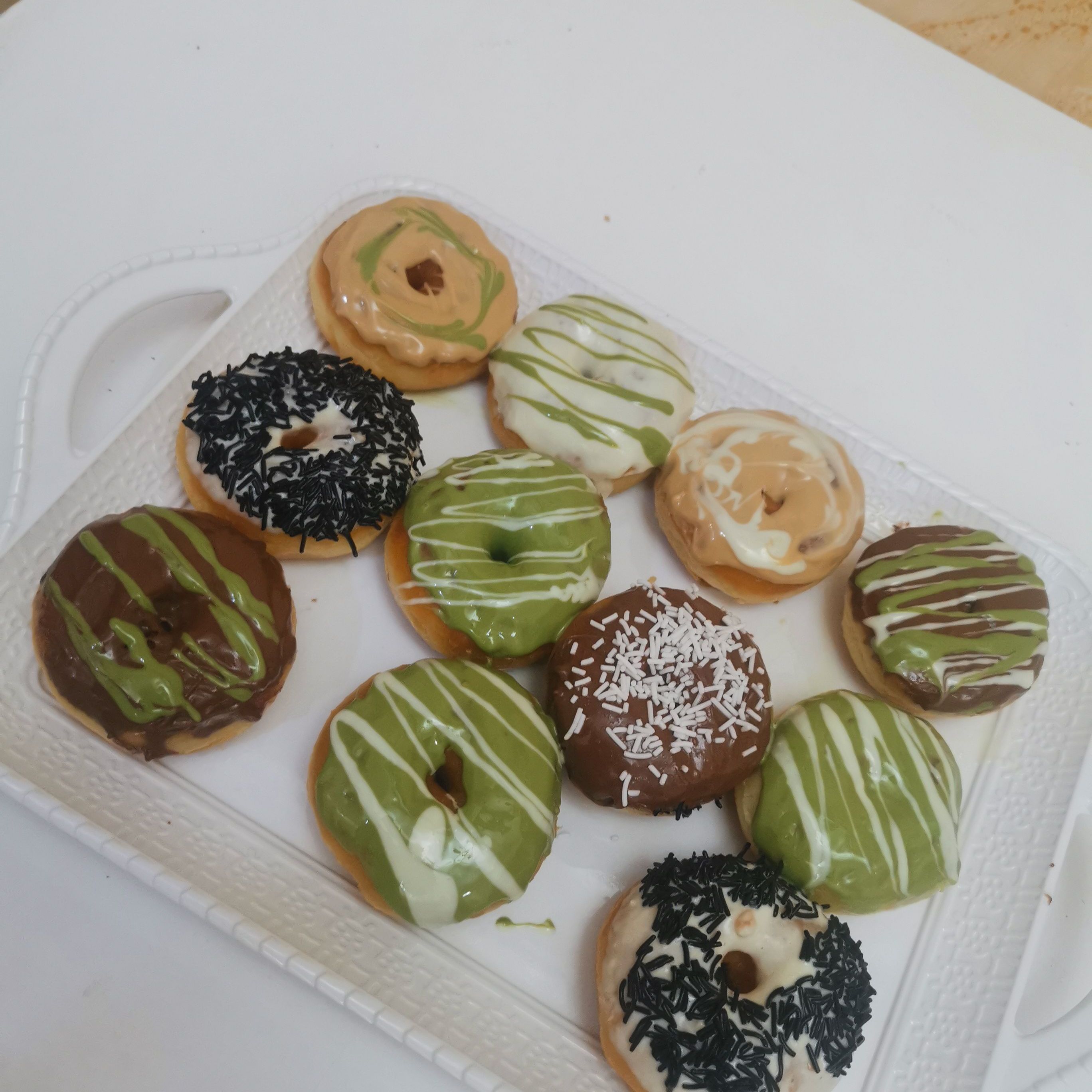 دونت هش ولذيذ أفضل من دانكن الطلب قبل بيوم أقل طلب ٨ حبات حجم وسط