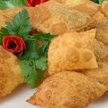 سمبوسة باللحم البلدي الطازج و صدور الدجاج الطريه و خلطة الأجبان اللذيذه