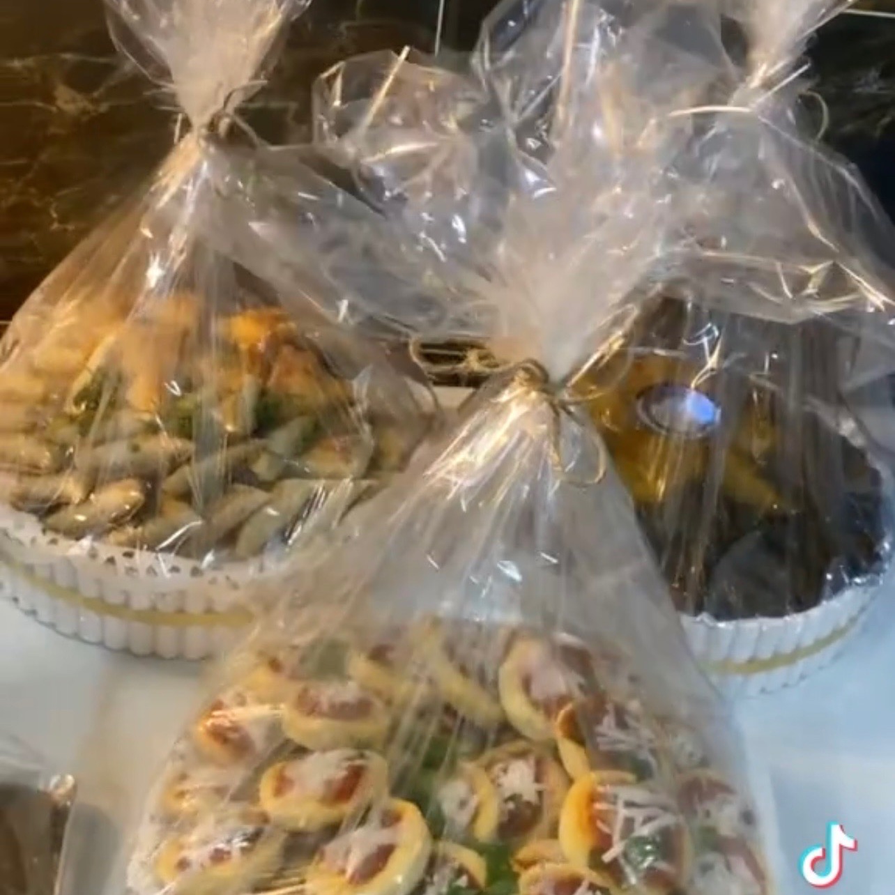 فطاير بحشوات مختلفه وبيتزا