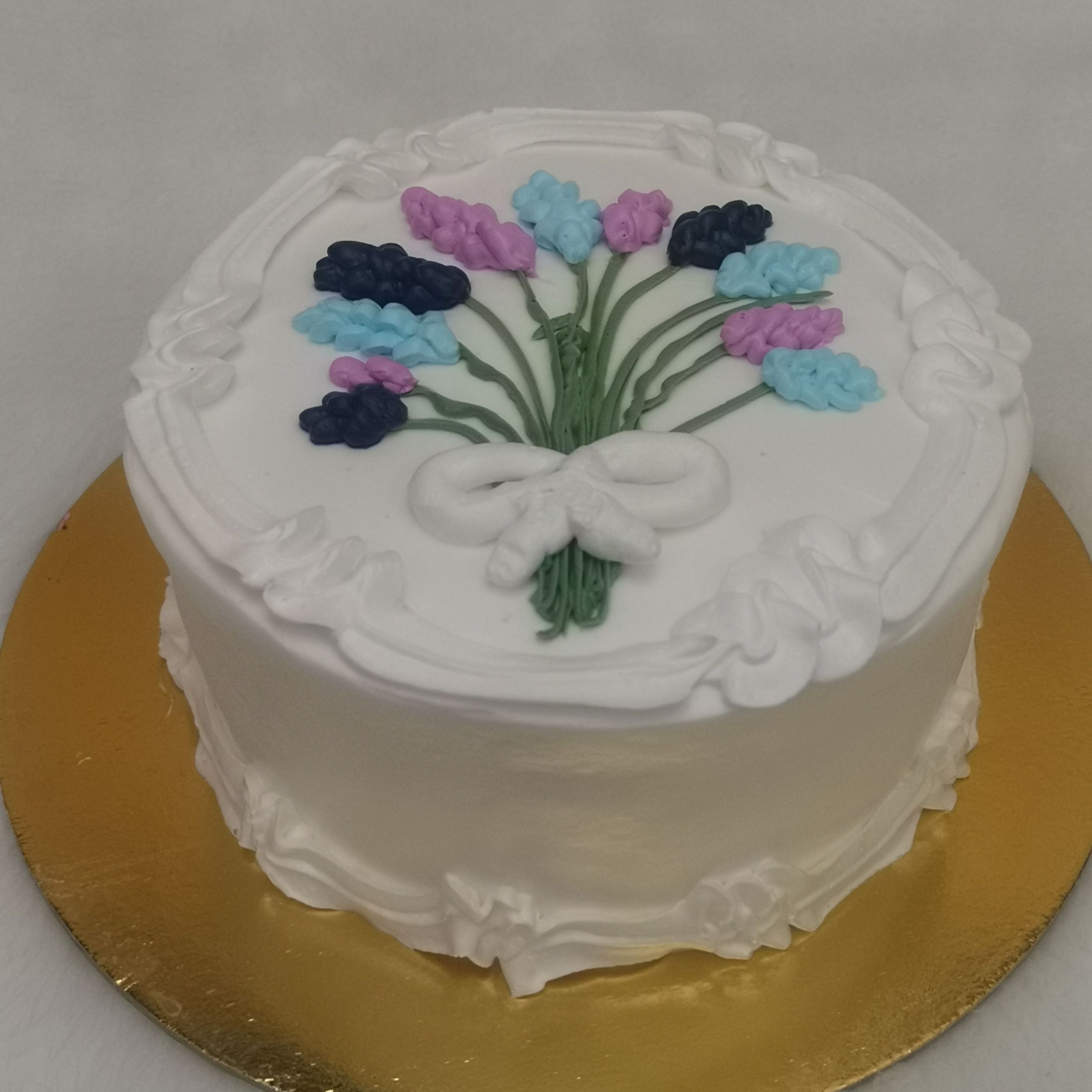 السعر حسب الحجم والارتفاع
٦ إنش طبقتين كيك مع حشو تكفى ٦_٨ أشخاص ٥