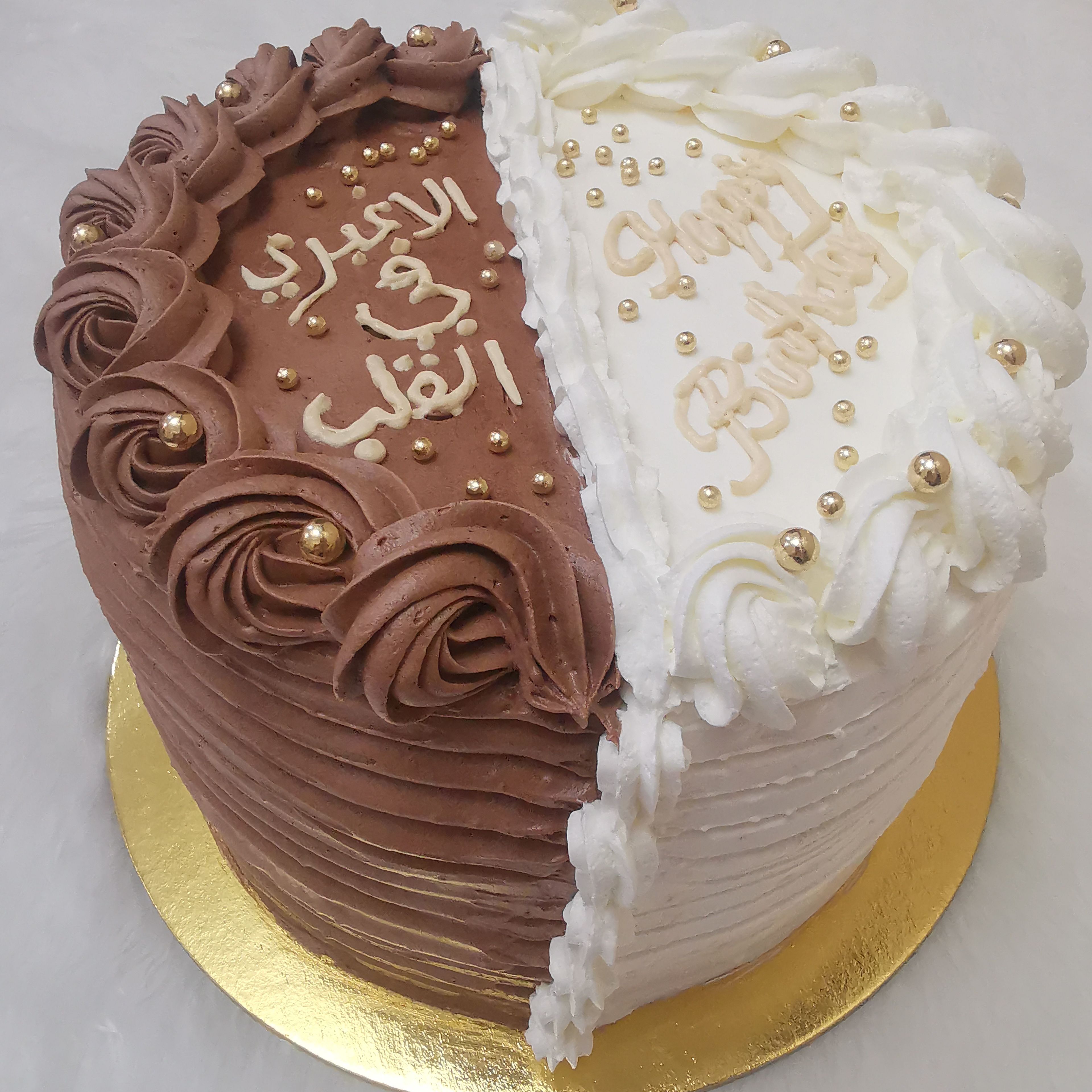 كيك ٨ إنش ٣طبقات كيك تكفى من ١٢ _١٦ شخص مع حشو حسب الطلب