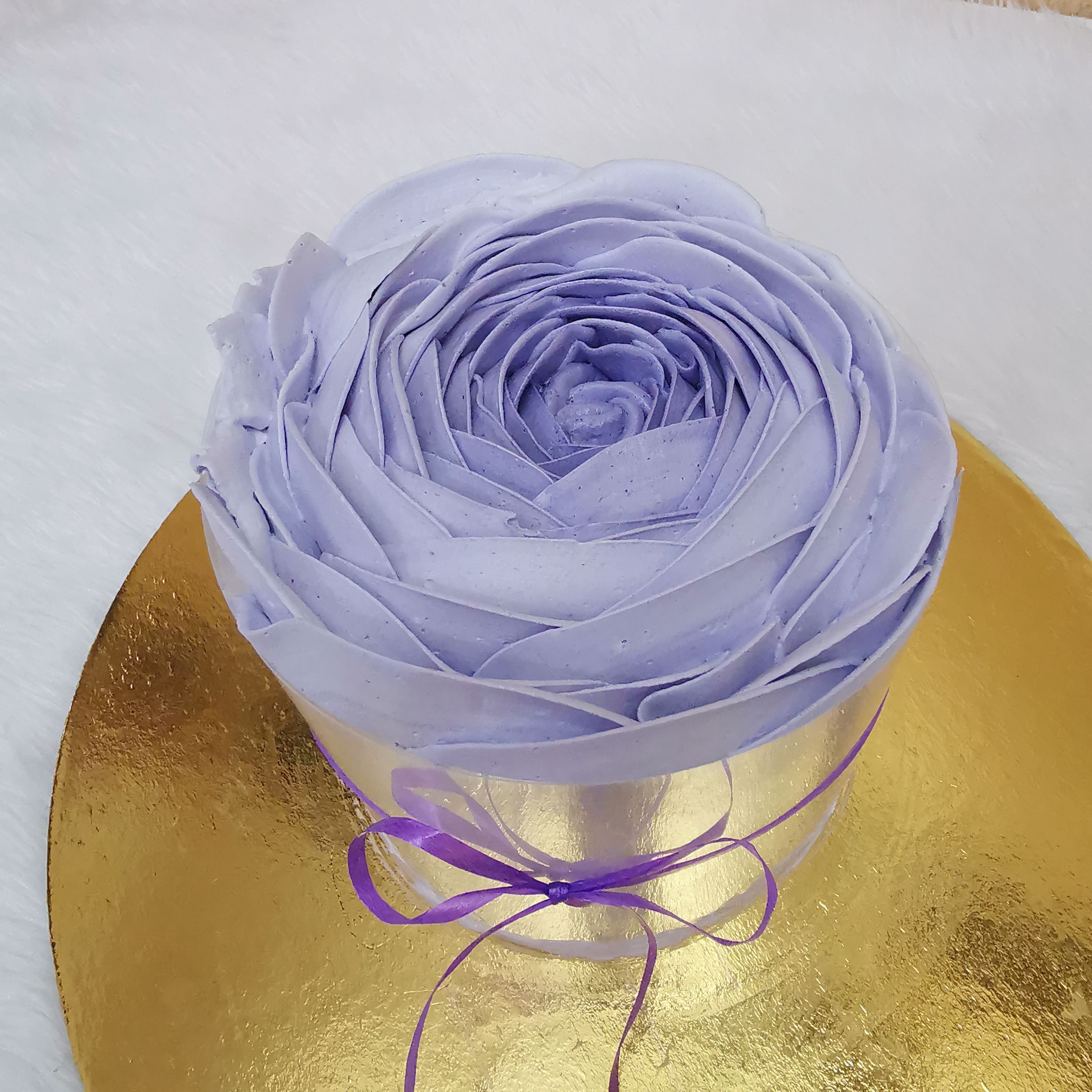 كيك ٤ إنش طبقتين كيك مع حشو على حسب الطلب تكفي ٢_٣ أشخاص