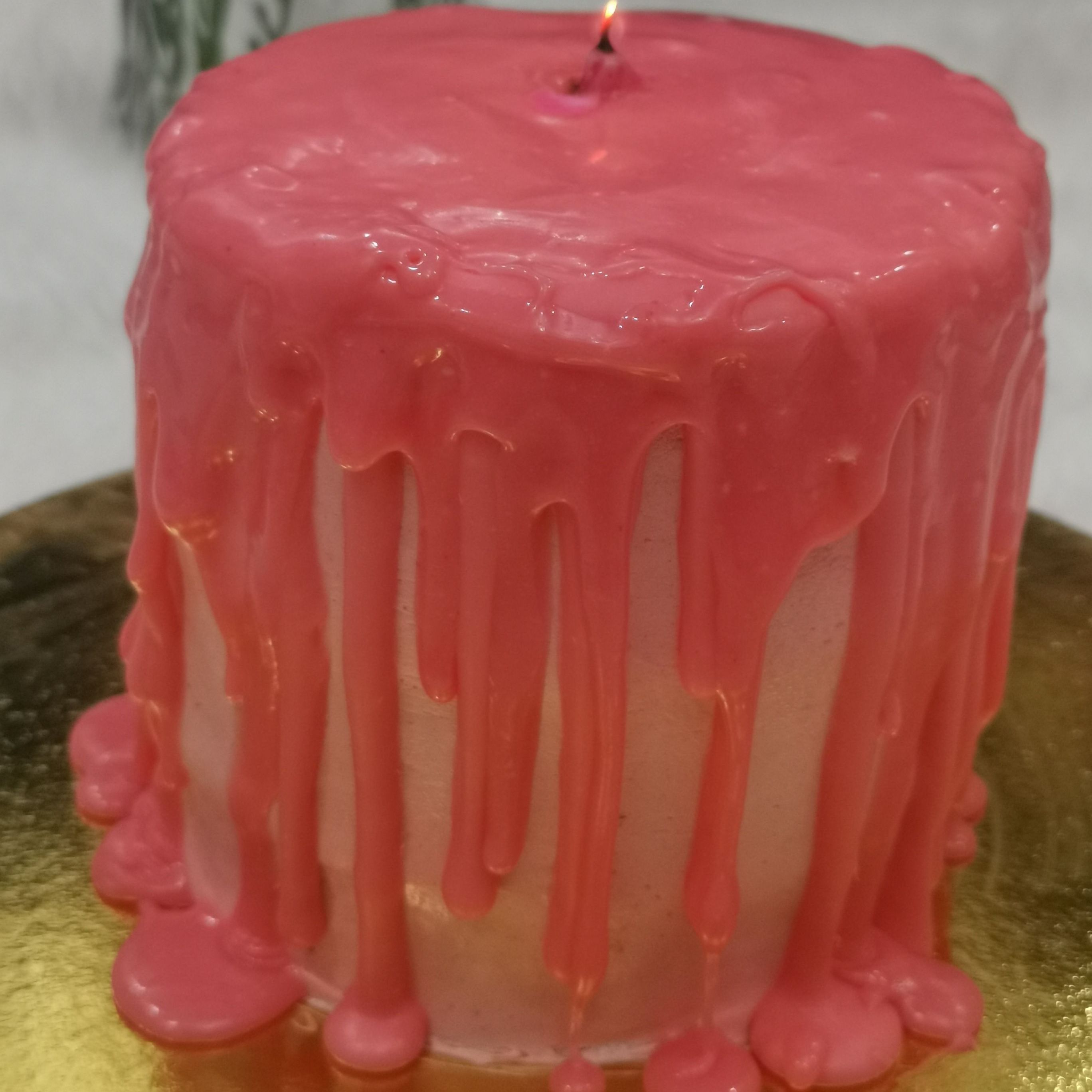 كيك ٤ إنش طبقتين كيك مع حشو على حسب الطلب تكفي ٢_٣ أشخاص