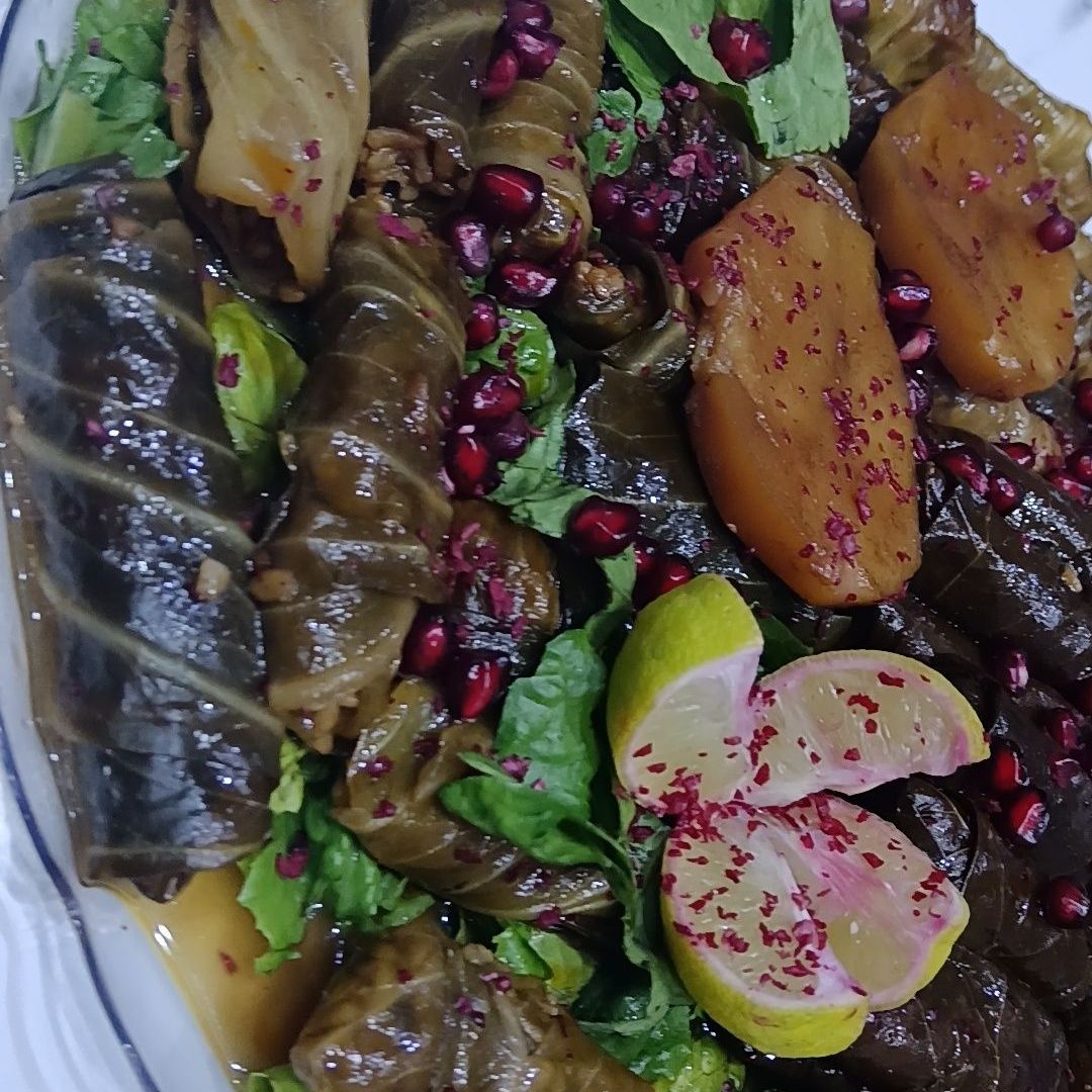 صحن مشكل ورق عنب وملفوف