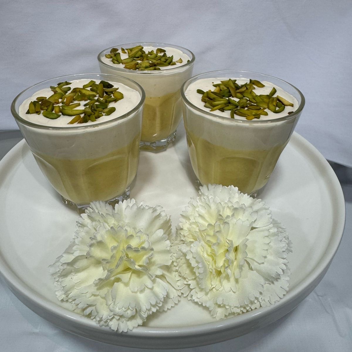 حلا عيش السرايا اقل حد للطلب
 10 كاسات ب 70 ريال 
20 كأس ب 140 ريال
24 كأس ب 168