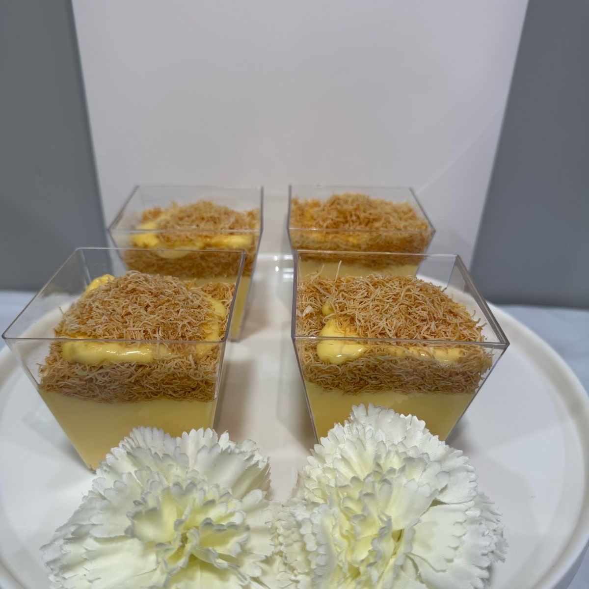 حلا الكاسترد بالكنافه 
10  كاسات ب 60 ريال 
20 كأس  ب 120 ريال 
24 كأس ب 144 ريال