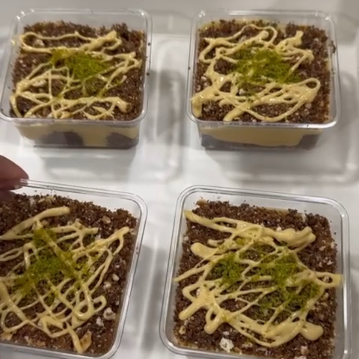 حلا طبقات الشوكولاته 
10 كاسات ب 70 ريال 
20 كأس ب 140 ريال 
24 كأس ب 168 ريال