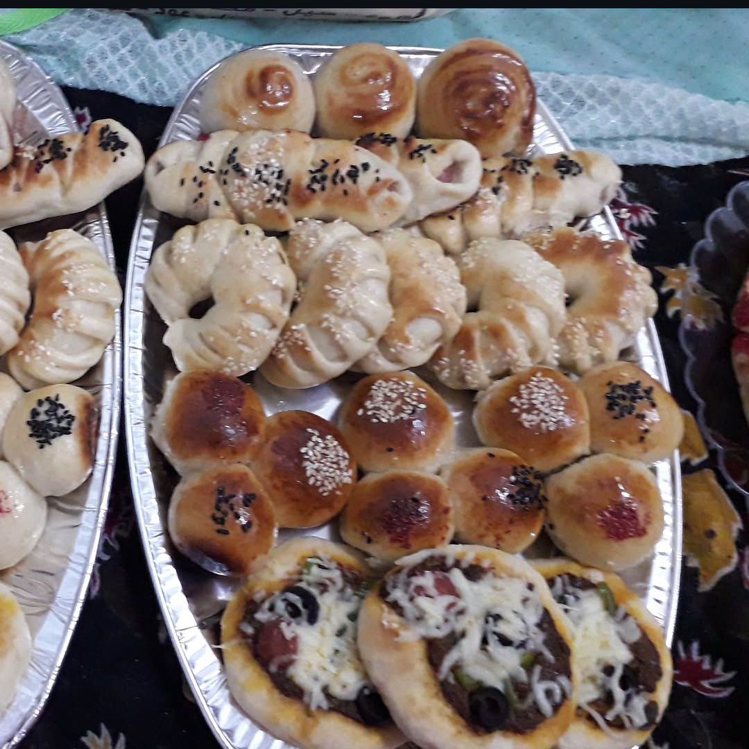 فطائر 
، صحن مشكل كبير ٣٥ ريال 
صحن مشكل صغير ٢٥ ريال