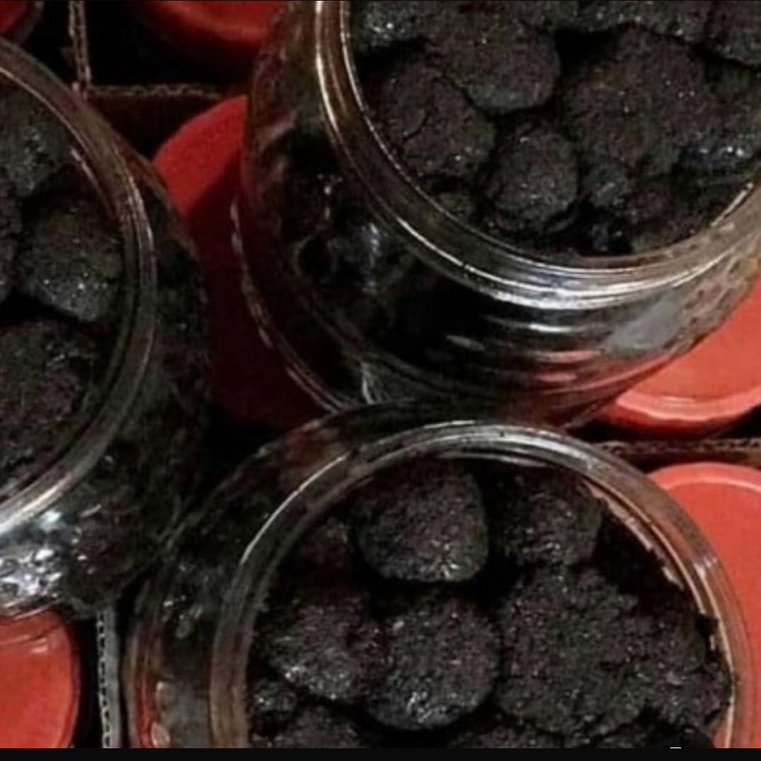 بخور دوسري جميل جدا رائحه وثبات يدوووم لفتره طويله يعطي للمكان رائحه جذاااابه