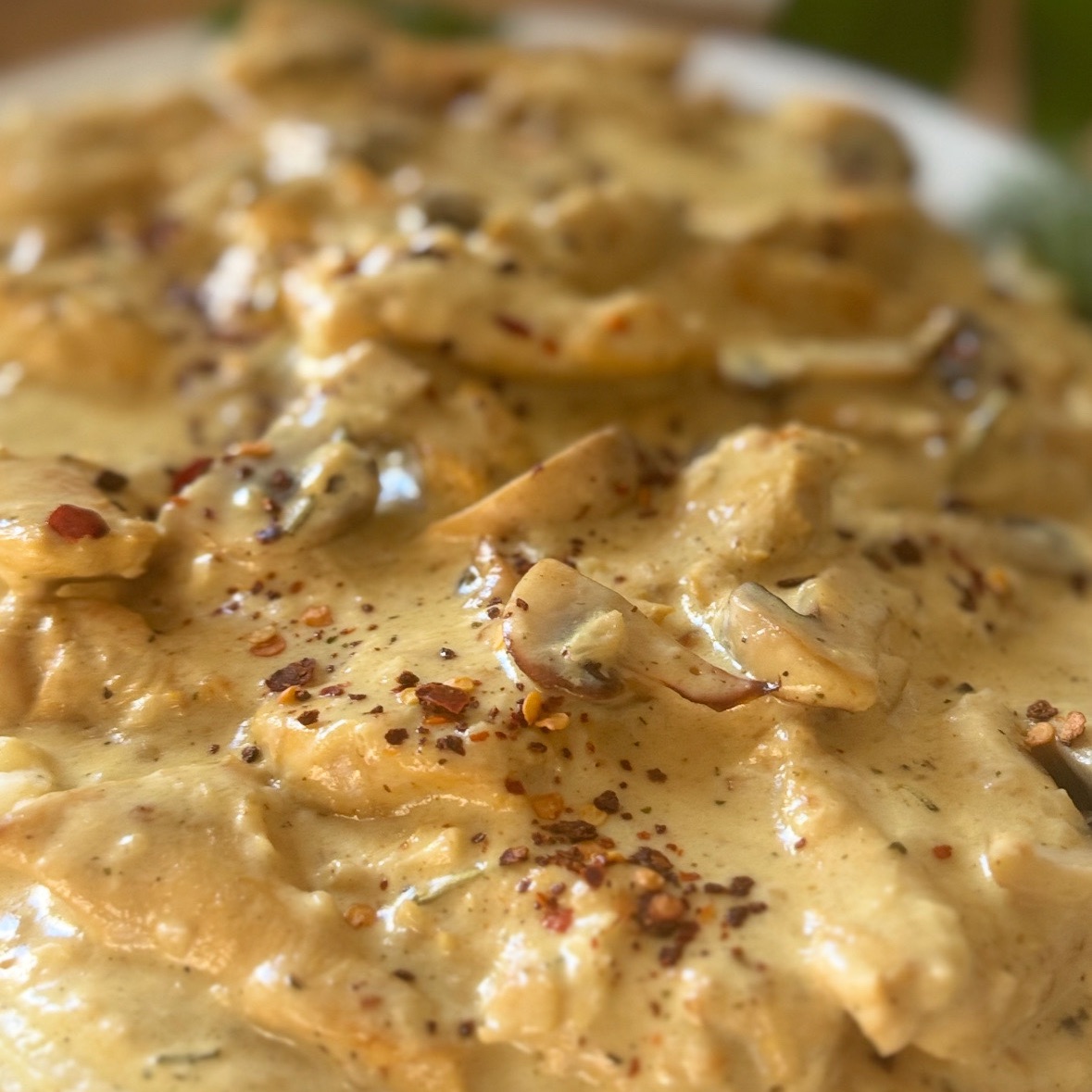 شرائح الدجاج مع الكريما والمشروم والماتش بوتيتو