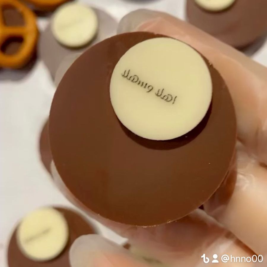 شوكلت بلجيكي بحشوات مميزه ولوقو ترحيبي