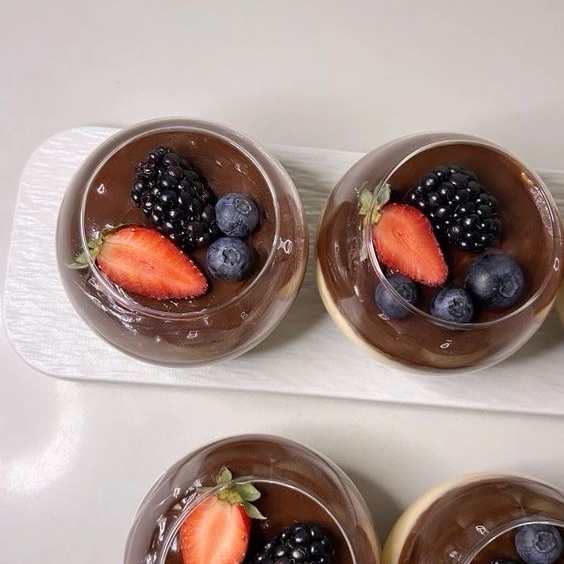 شيزكيك الشوكلت || تقديمات زجاجية:🤩
٦ حبات ب 45﷼ 
12 حبه ب 90﷼ 
للحجز والاستفسار واتساب : 0566518805✨
- موقعنا بالدمام ويوجد توصيل 🚚