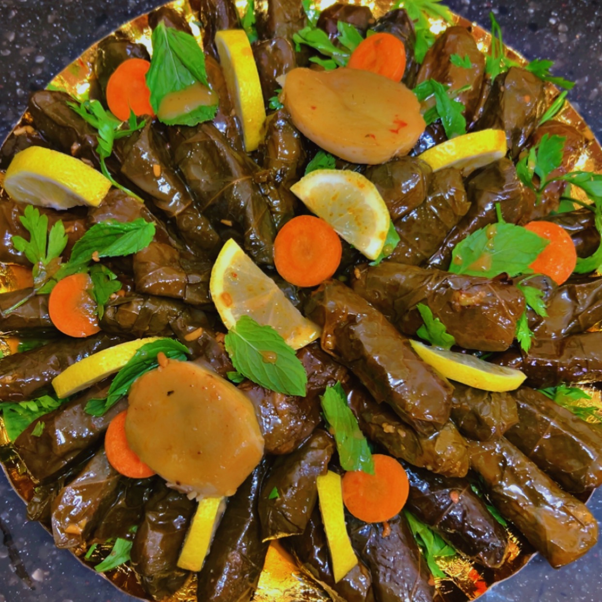 ورق عنب بدبس الرمان متوف السبايسي والعادي
الحبه ريال ونص